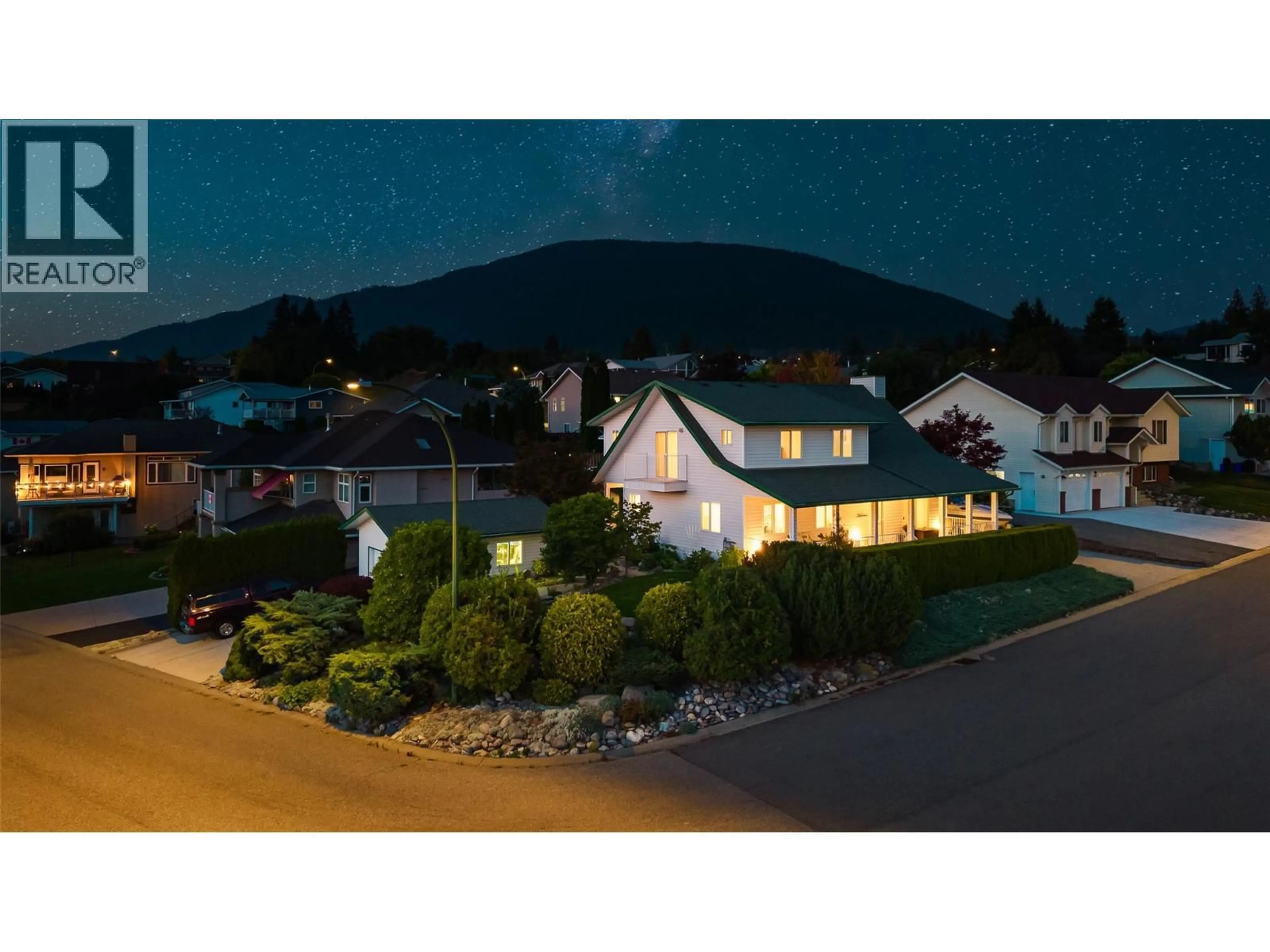 A pic from outside/outdoor area/front of a property/back of a property/a pic from drone, mountain view for 304 DUGAN STREET, Creston British Columbia V0B1G3