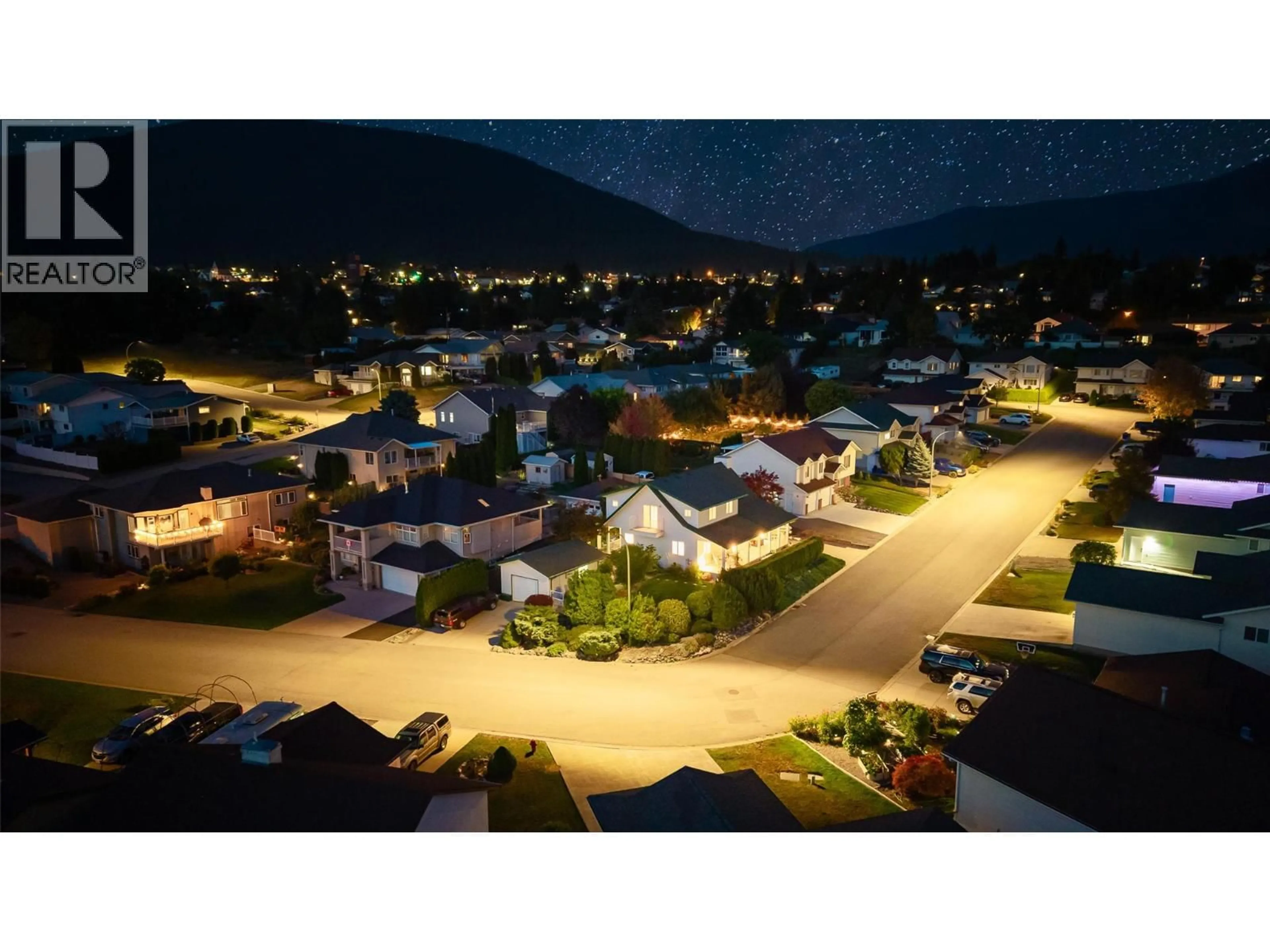 A pic from outside/outdoor area/front of a property/back of a property/a pic from drone, street for 304 DUGAN STREET, Creston British Columbia V0B1G3