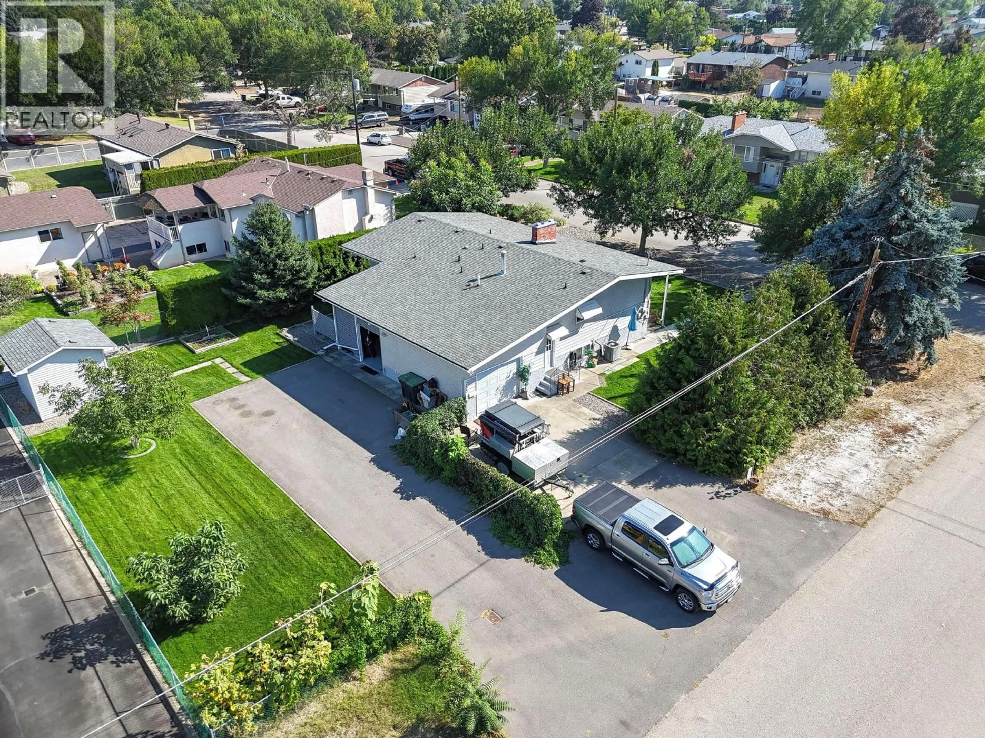A pic from outside/outdoor area/front of a property/back of a property/a pic from drone, street for 1060 THOMPSON ROAD, Kelowna British Columbia V1X1C4
