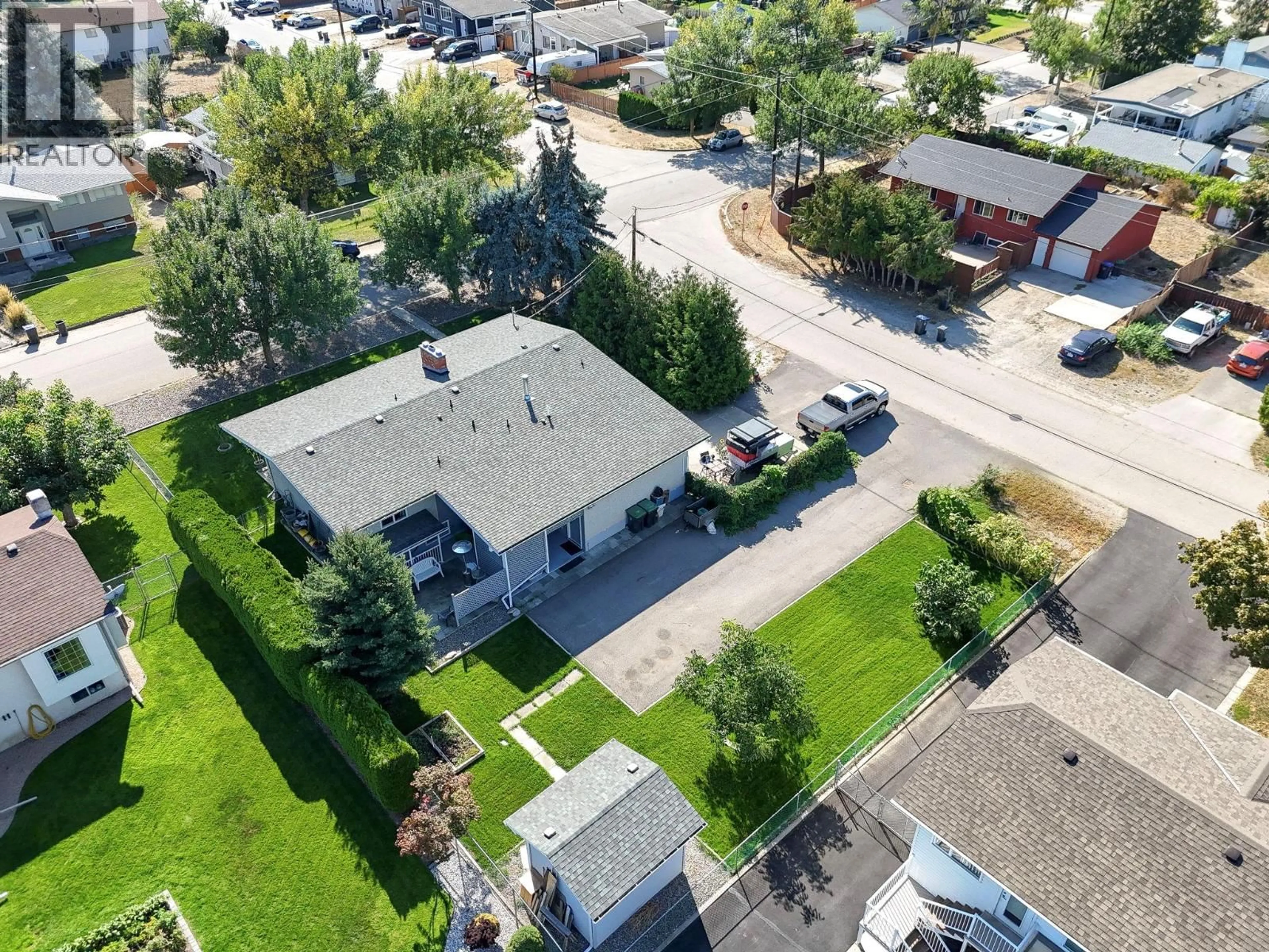 A pic from outside/outdoor area/front of a property/back of a property/a pic from drone, street for 1060 THOMPSON ROAD, Kelowna British Columbia V1X1C4