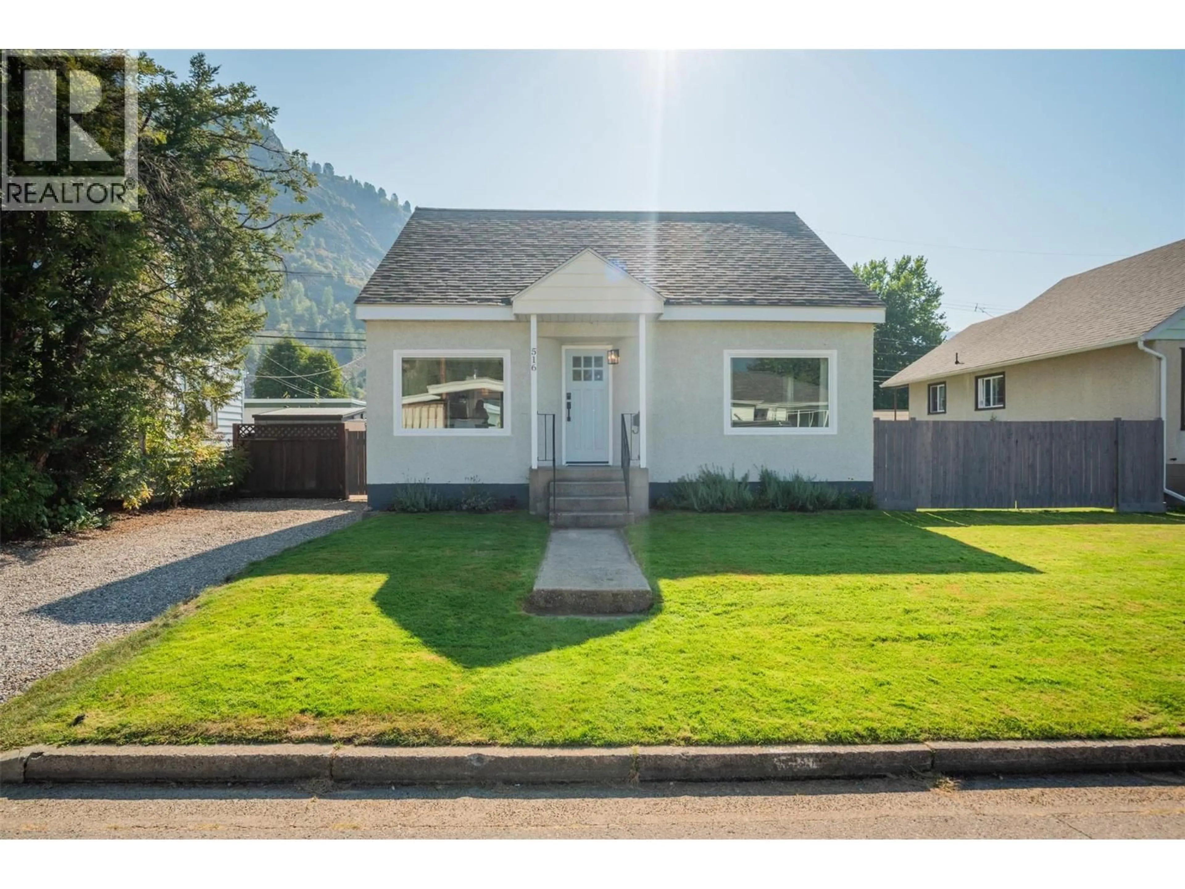 A pic from outside/outdoor area/front of a property/back of a property/a pic from drone, street for 516 PORTIA CRESCENT, Trail British Columbia V1R1A9