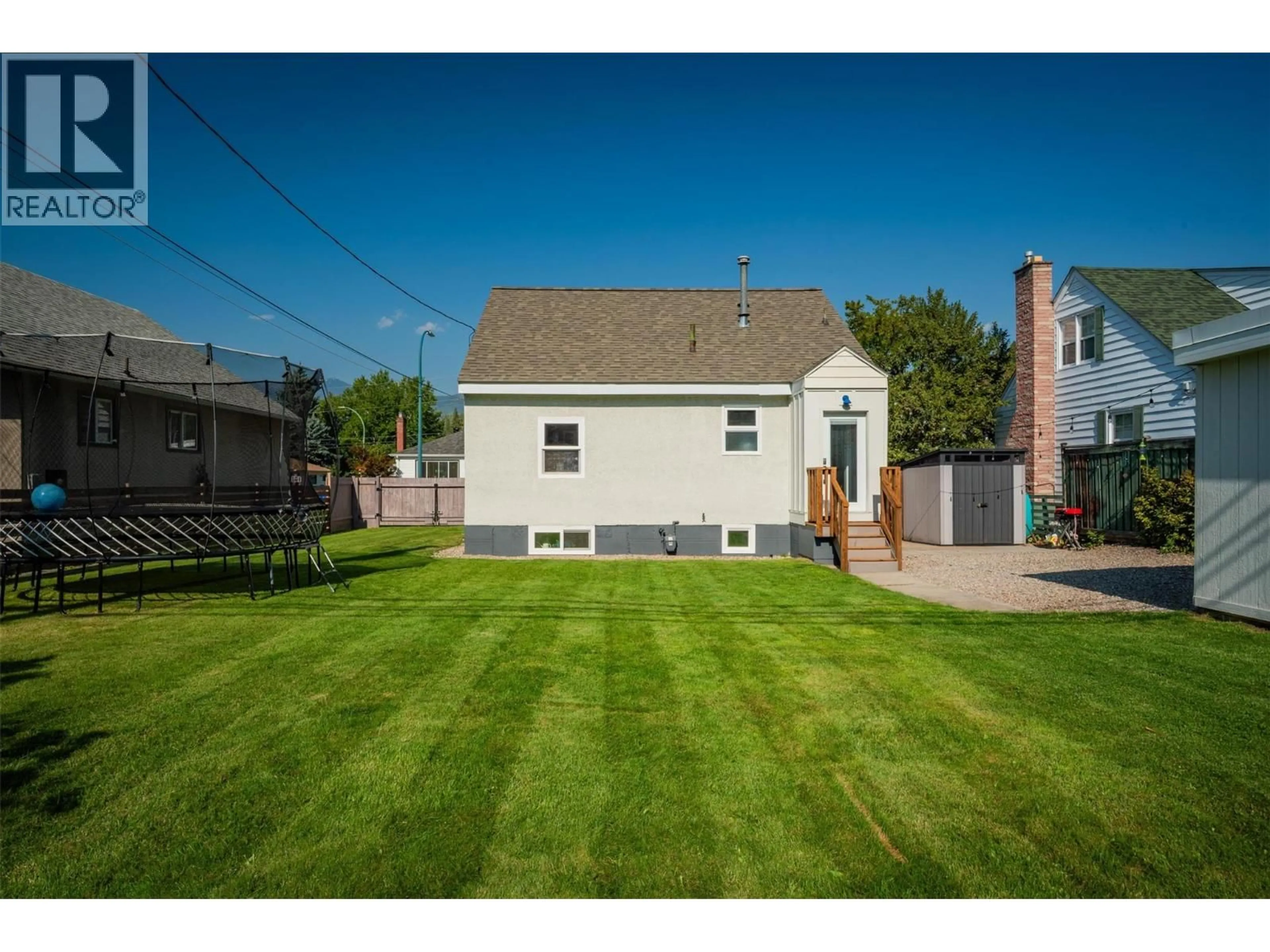 A pic from outside/outdoor area/front of a property/back of a property/a pic from drone, street for 516 PORTIA CRESCENT, Trail British Columbia V1R1A9