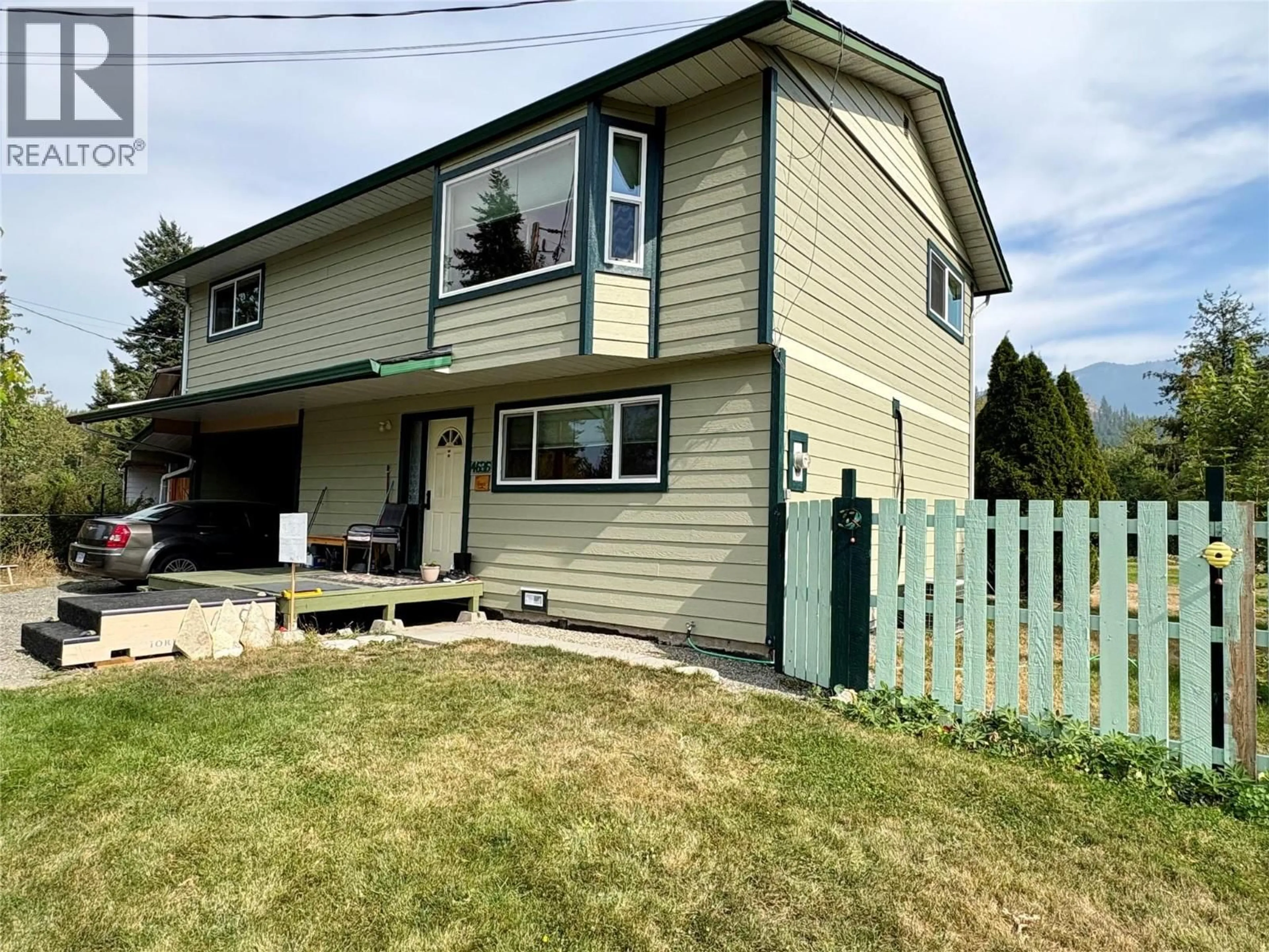 Home with vinyl exterior material, street for 4636 KIVI CRESCENT CRESCENT, Barriere British Columbia V0e1E0