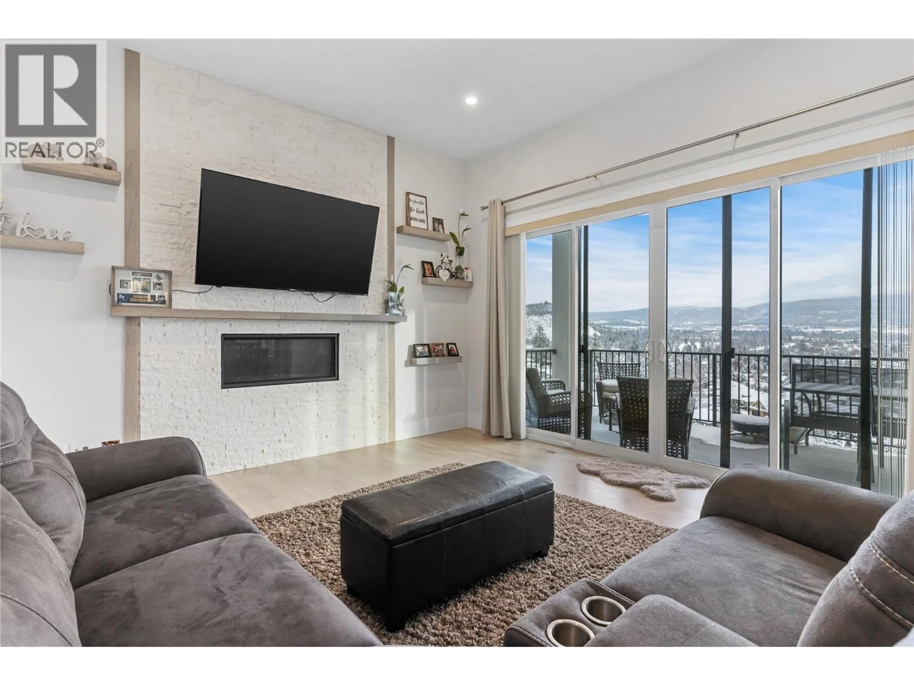 Living room with furniture, unknown for 1325 SLADEN CRESCENT, Kelowna British Columbia V1V2Y1