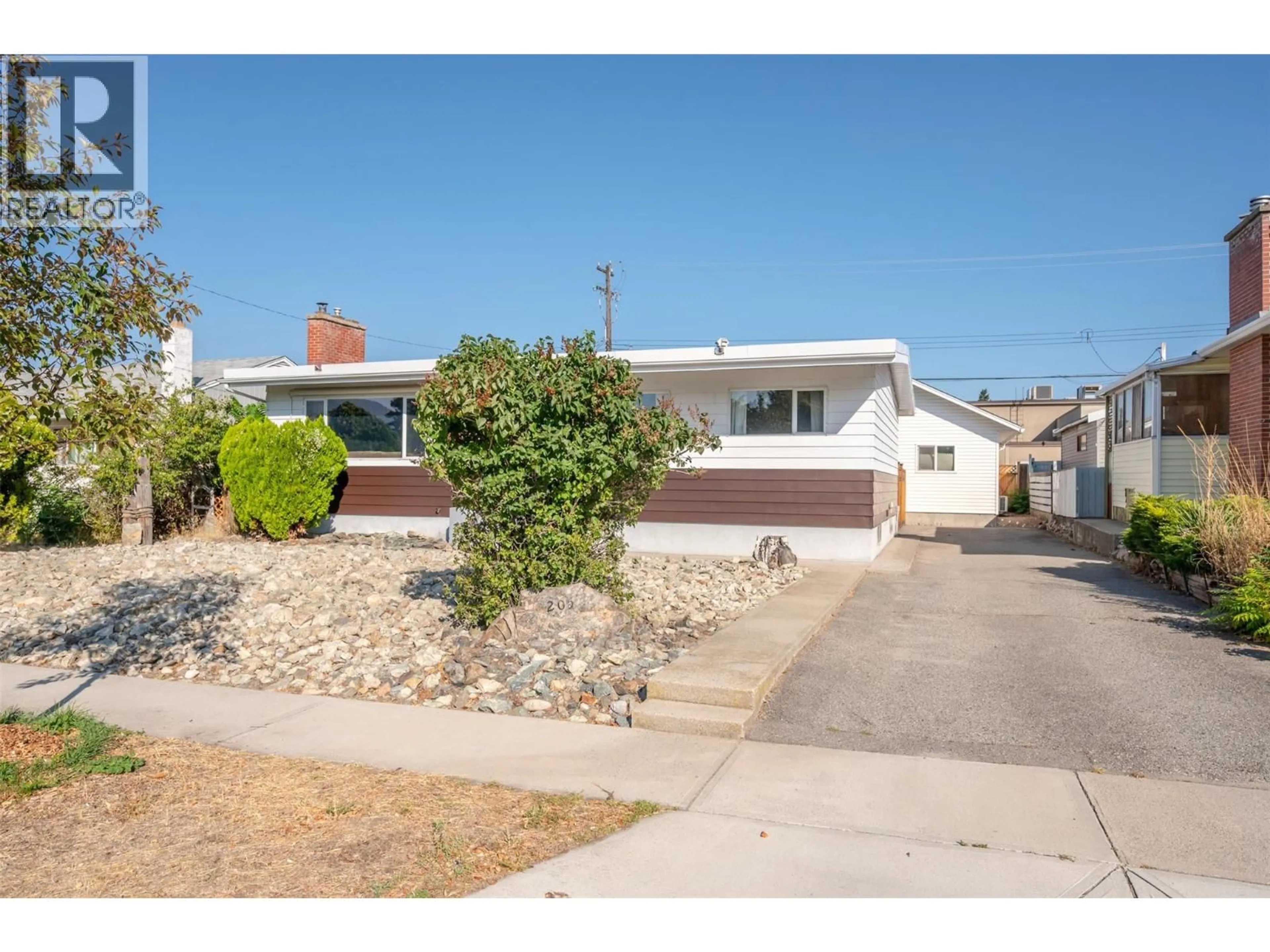 Home with vinyl exterior material, street for 205 MANOR PARK AVE. AVENUE, Penticton British Columbia V2A2R1