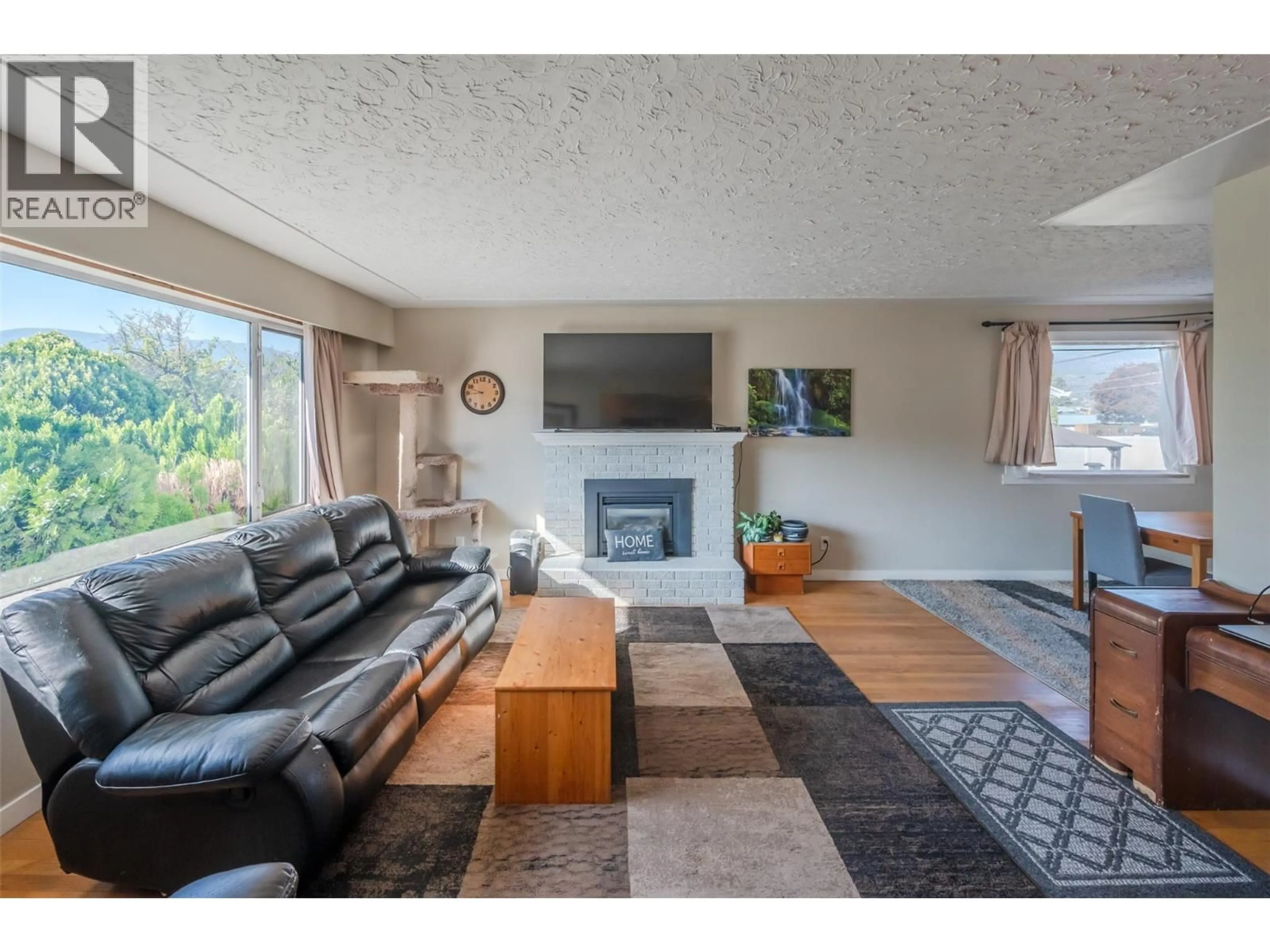 Living room with furniture, wood/laminate floor for 205 MANOR PARK AVE. AVENUE, Penticton British Columbia V2A2R1