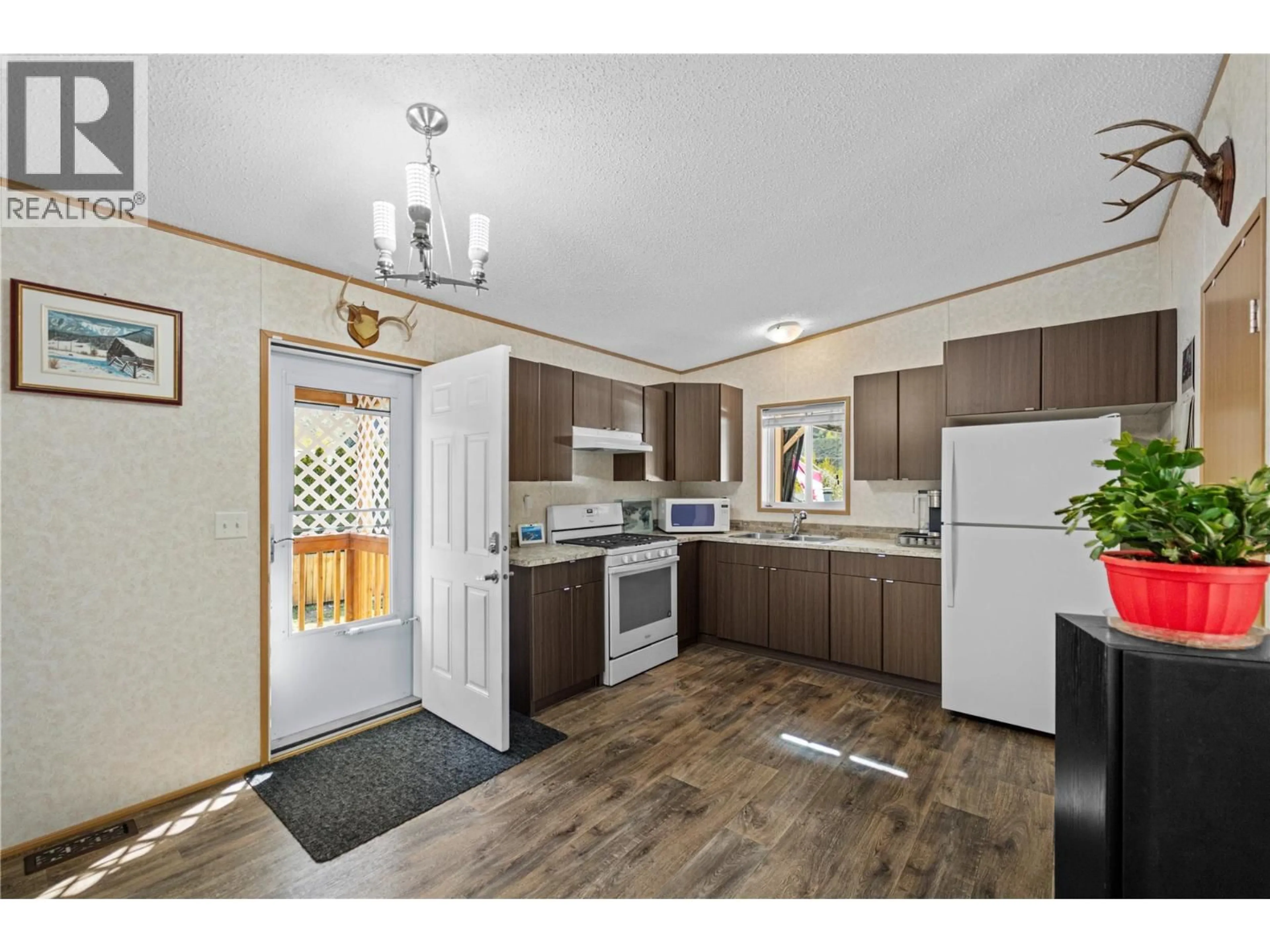 Standard kitchen, unknown for 3710 LOUIS CREEK ROAD, Barriere British Columbia V0E2E0