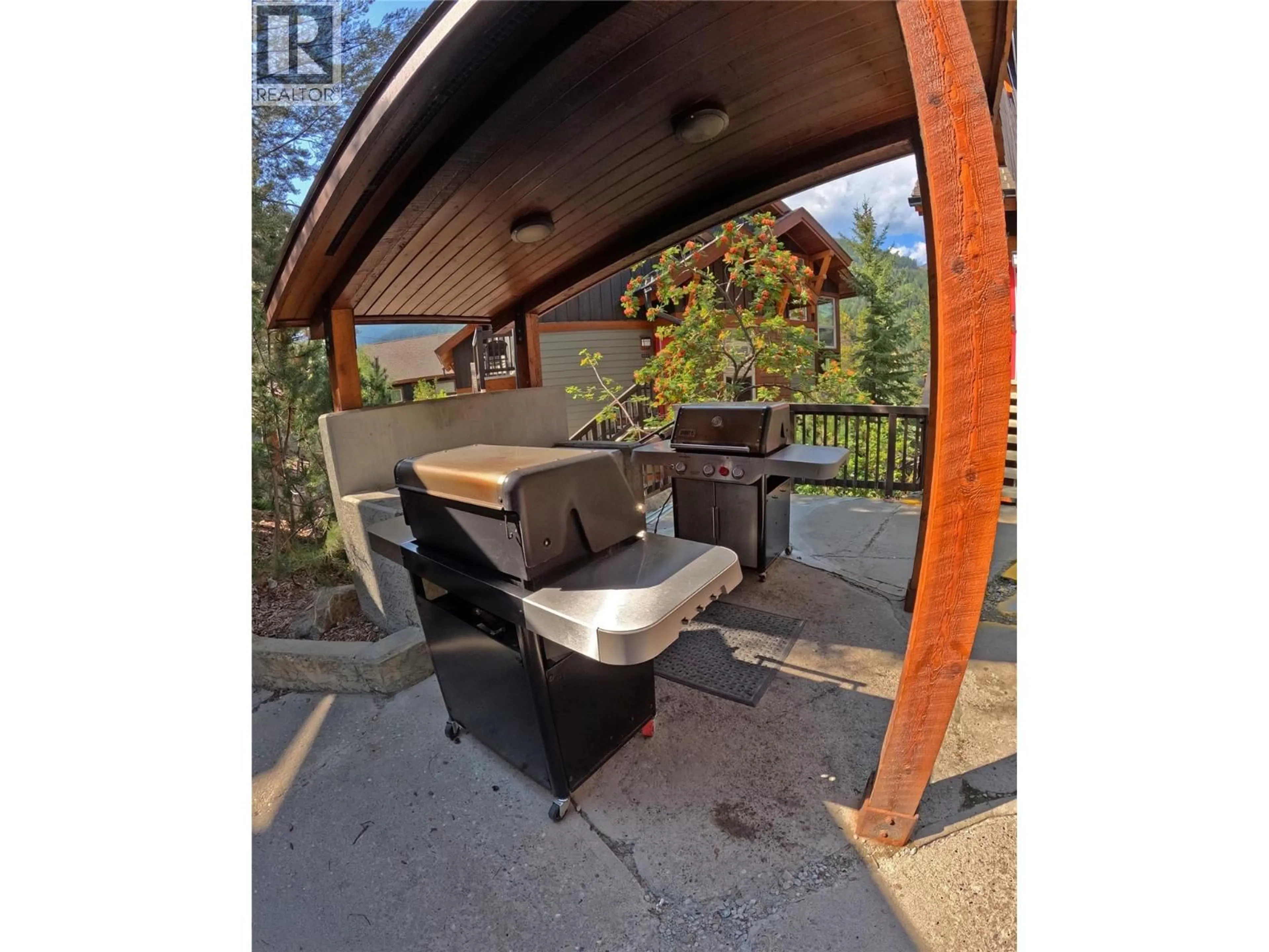 Patio, street for 212A - 2049 SUMMIT DRIVE, Panorama British Columbia V0A1T0