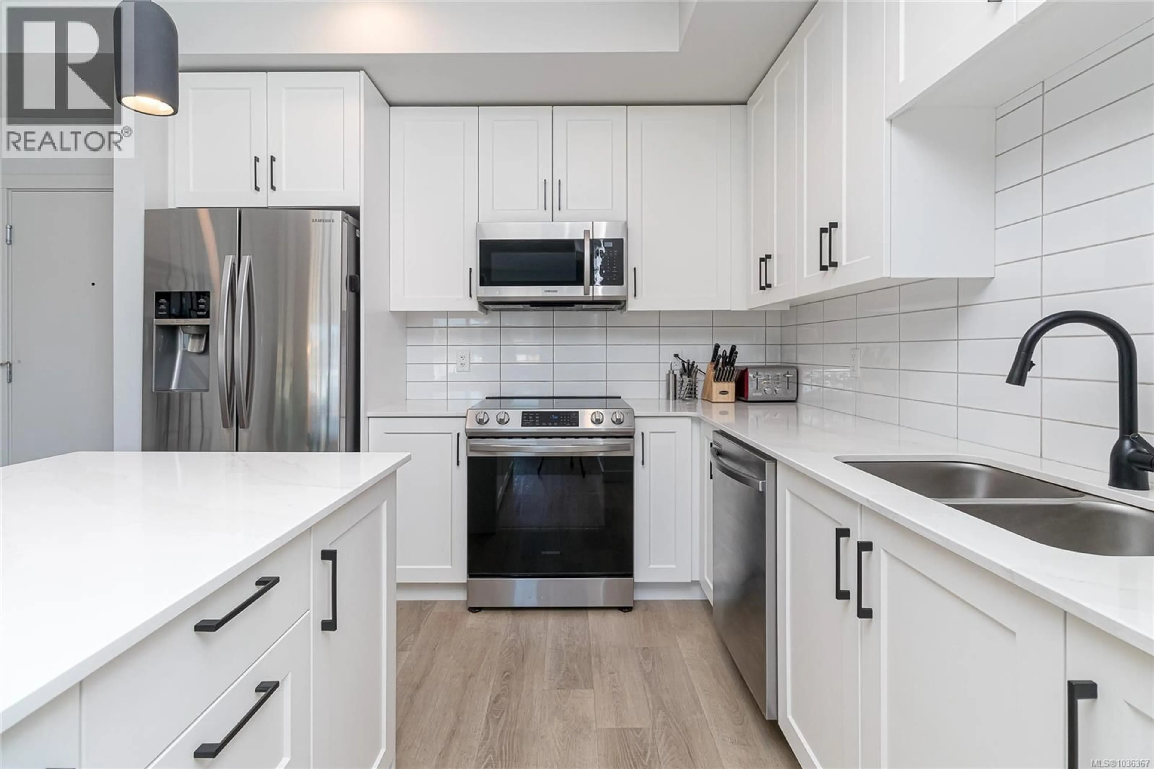 Open concept kitchen, ceramic/tile floor for 301 - 2465 GATEWAY ROAD, Langford British Columbia V9B5X3