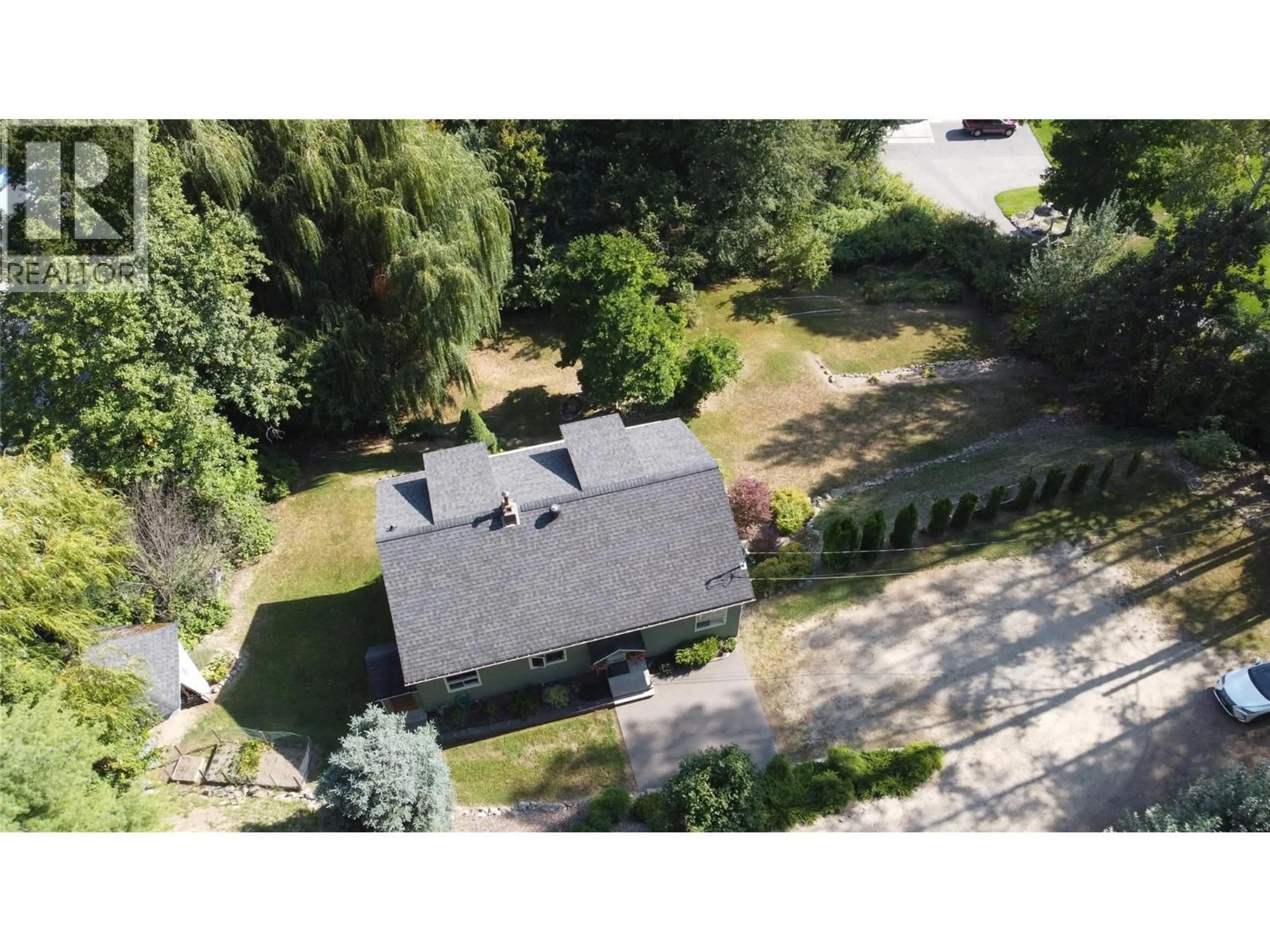 A pic from outside/outdoor area/front of a property/back of a property/a pic from drone, street for 456 JOHNSTONE ROAD, Nelson British Columbia V1L6J1
