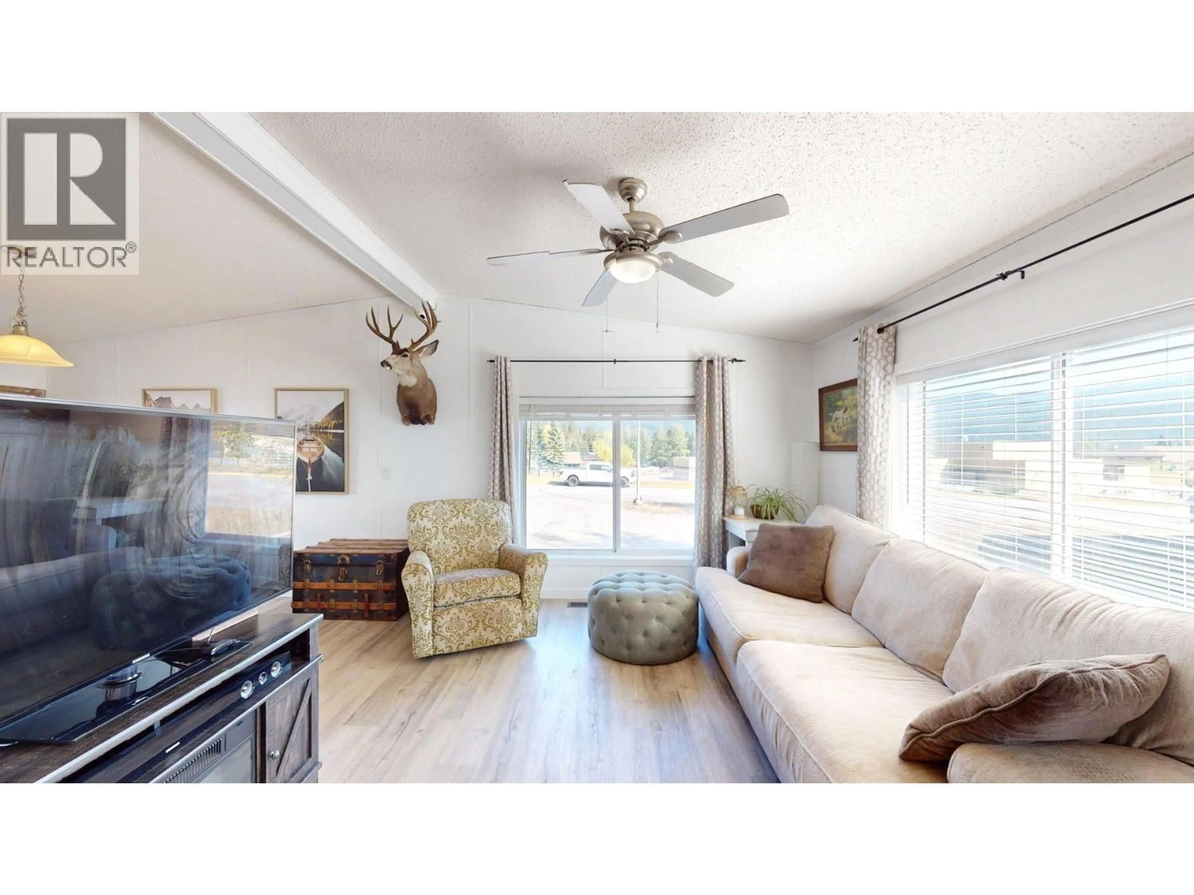 Living room with furniture, wood/laminate floor for 9 DEERBORNE DRIVE, Elkford British Columbia V0B1H0