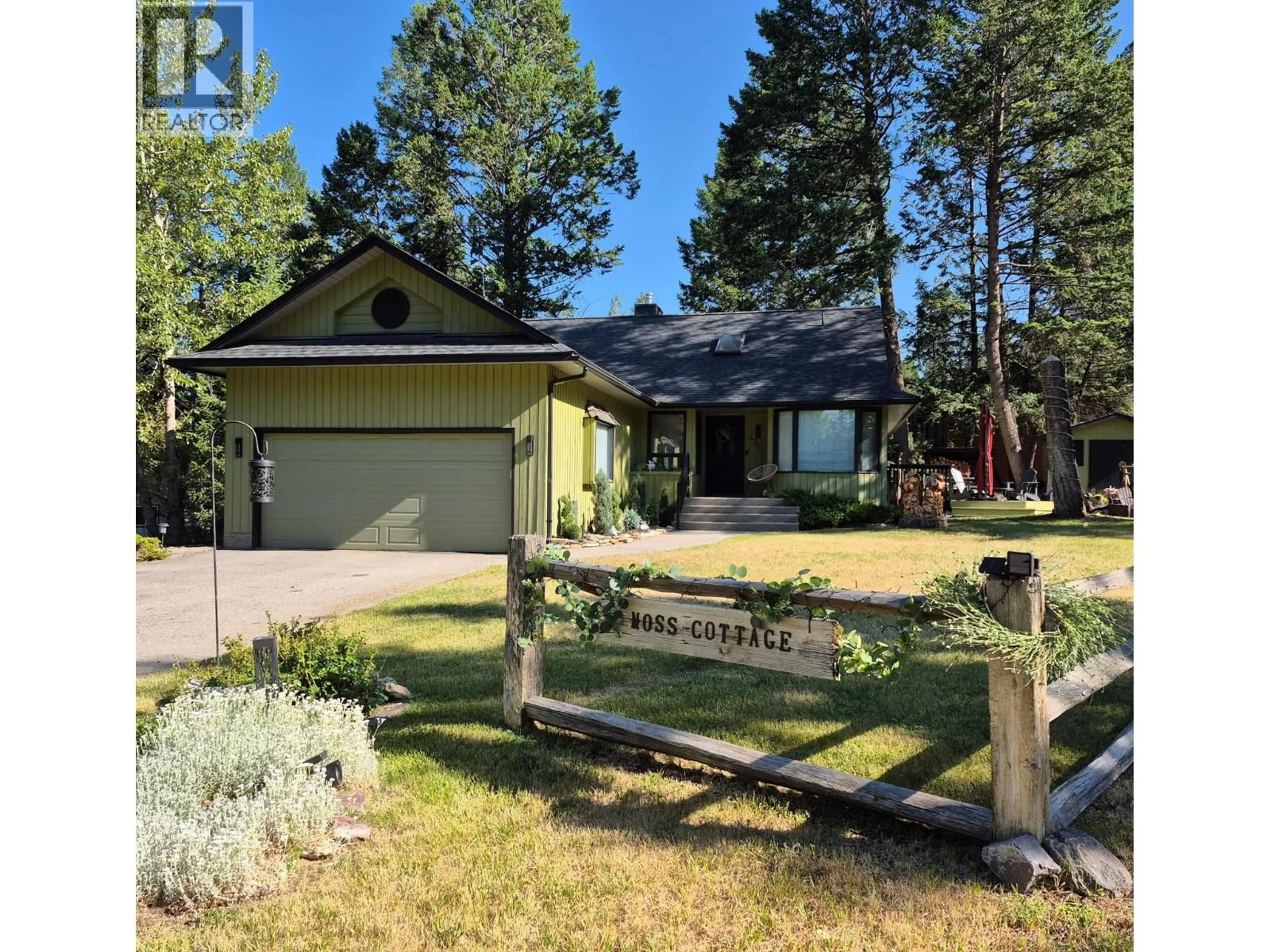 A pic from outside/outdoor area/front of a property/back of a property/a pic from drone, street for 4905 MEADOWS CRESCENT, Fairmont Hot Springs British Columbia V0B1L1