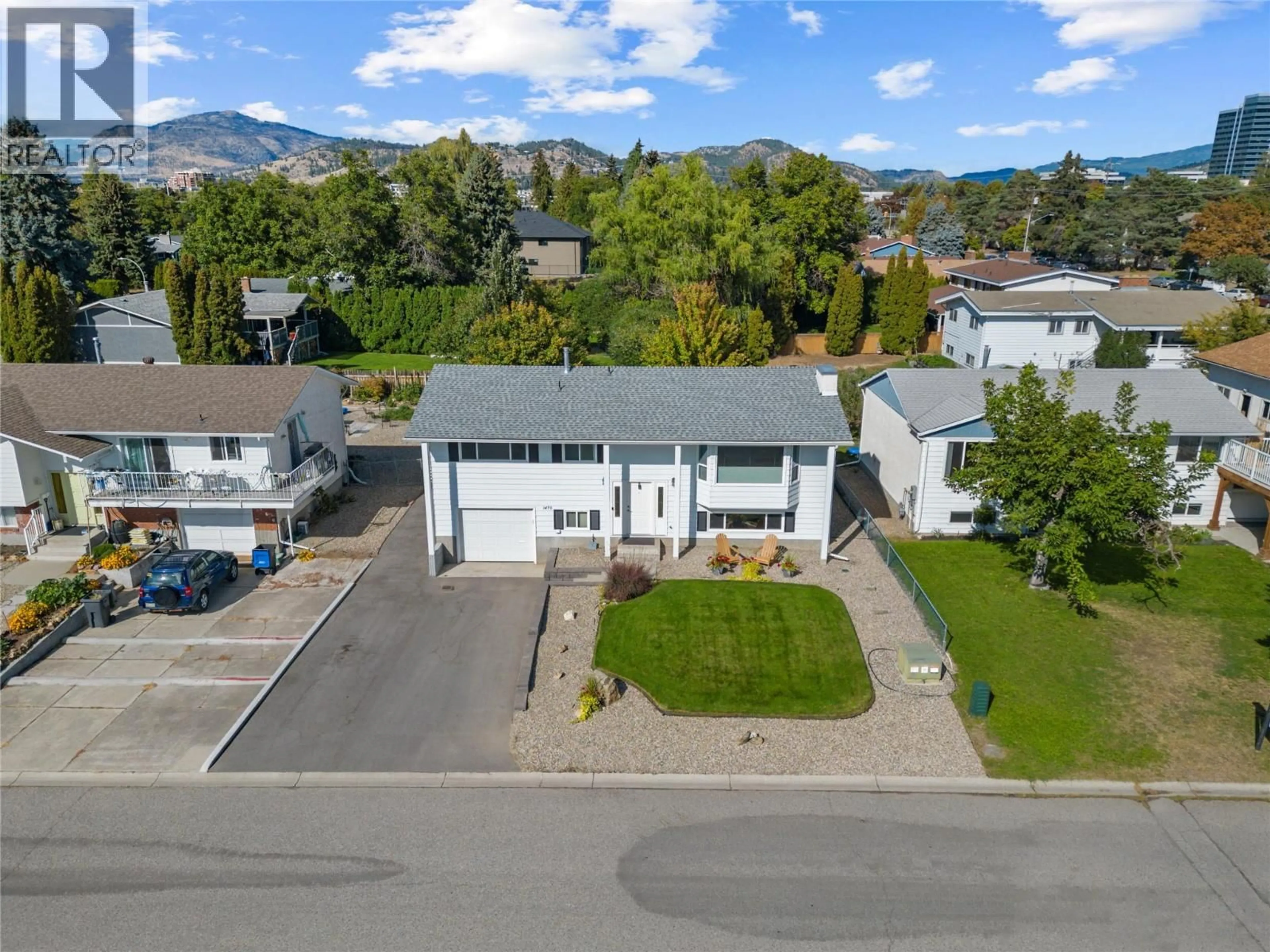 A pic from outside/outdoor area/front of a property/back of a property/a pic from drone, unknown for 1470 DENVER ROAD, Kelowna British Columbia V1Y8C2