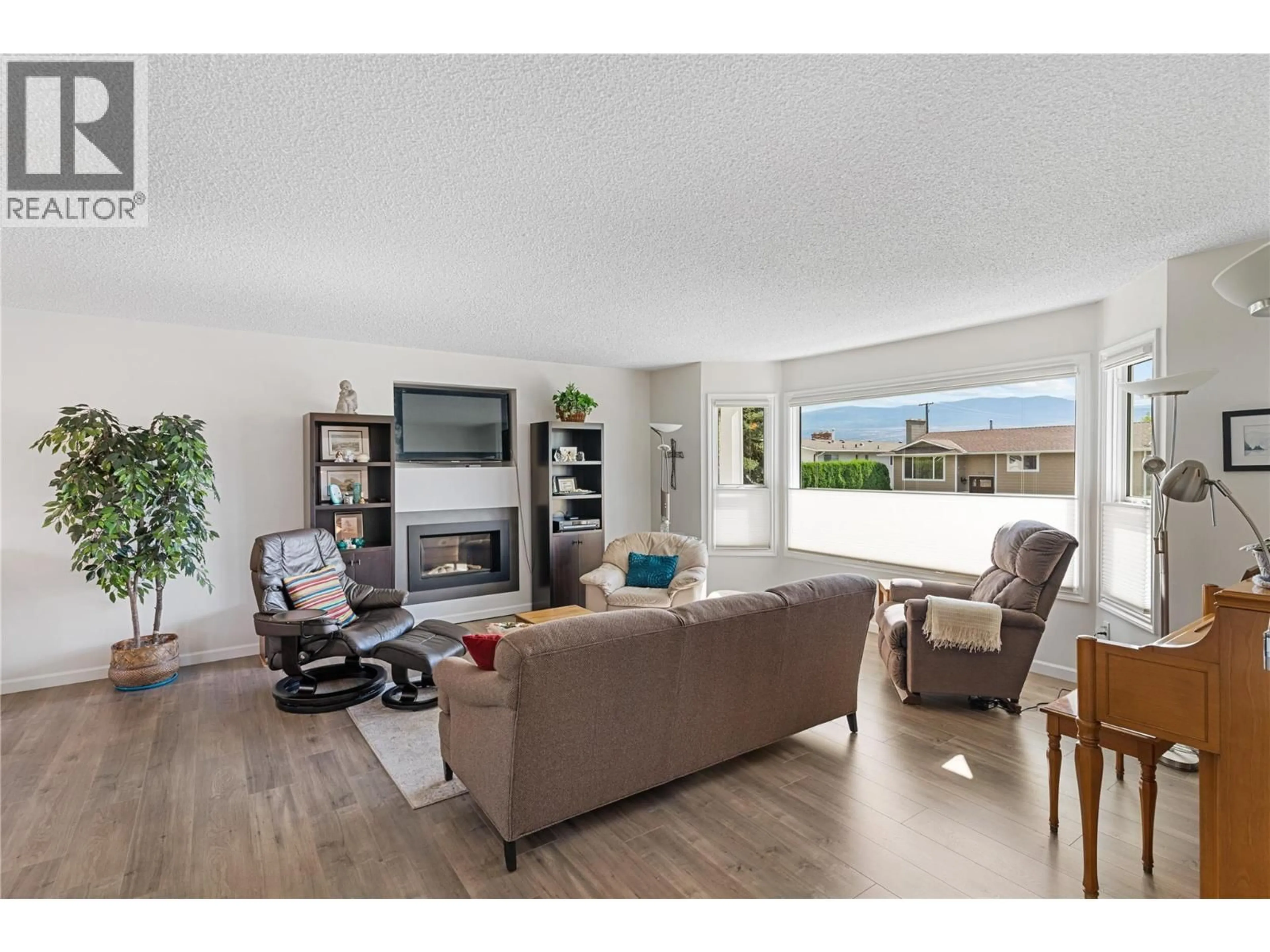 Living room with furniture, unknown for 1470 DENVER ROAD, Kelowna British Columbia V1Y8C2