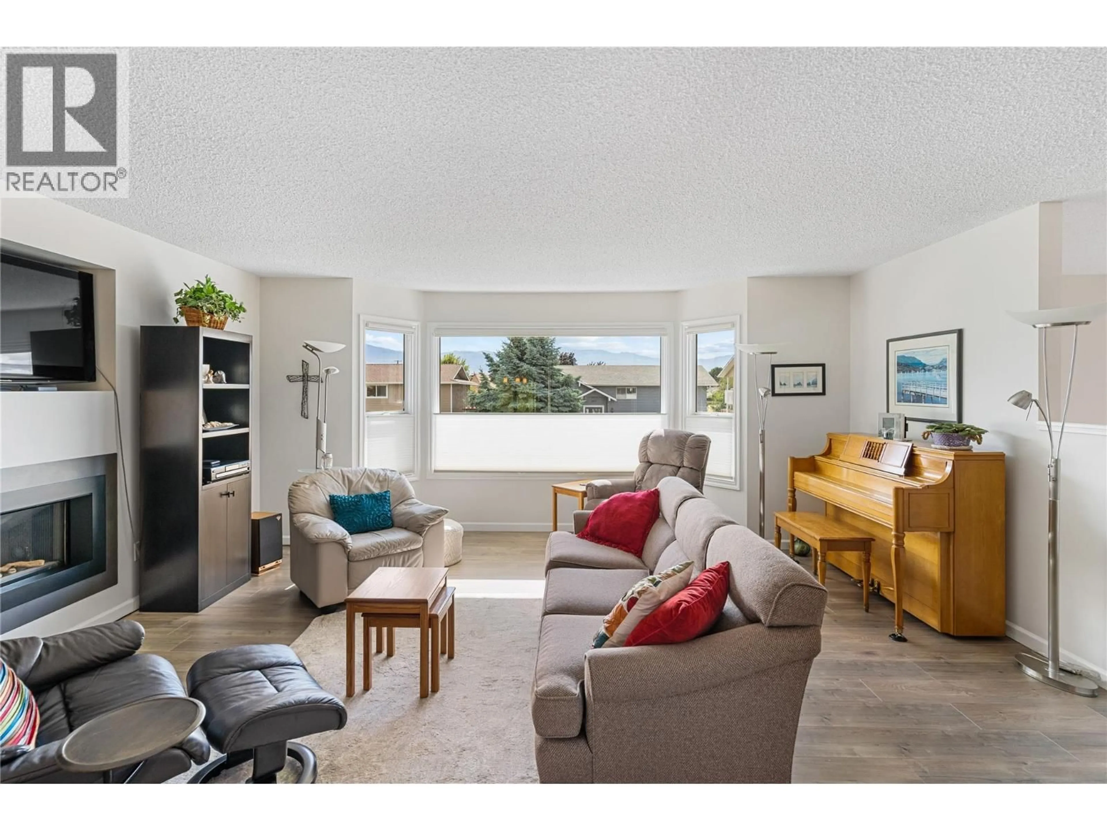 Living room with furniture, unknown for 1470 DENVER ROAD, Kelowna British Columbia V1Y8C2