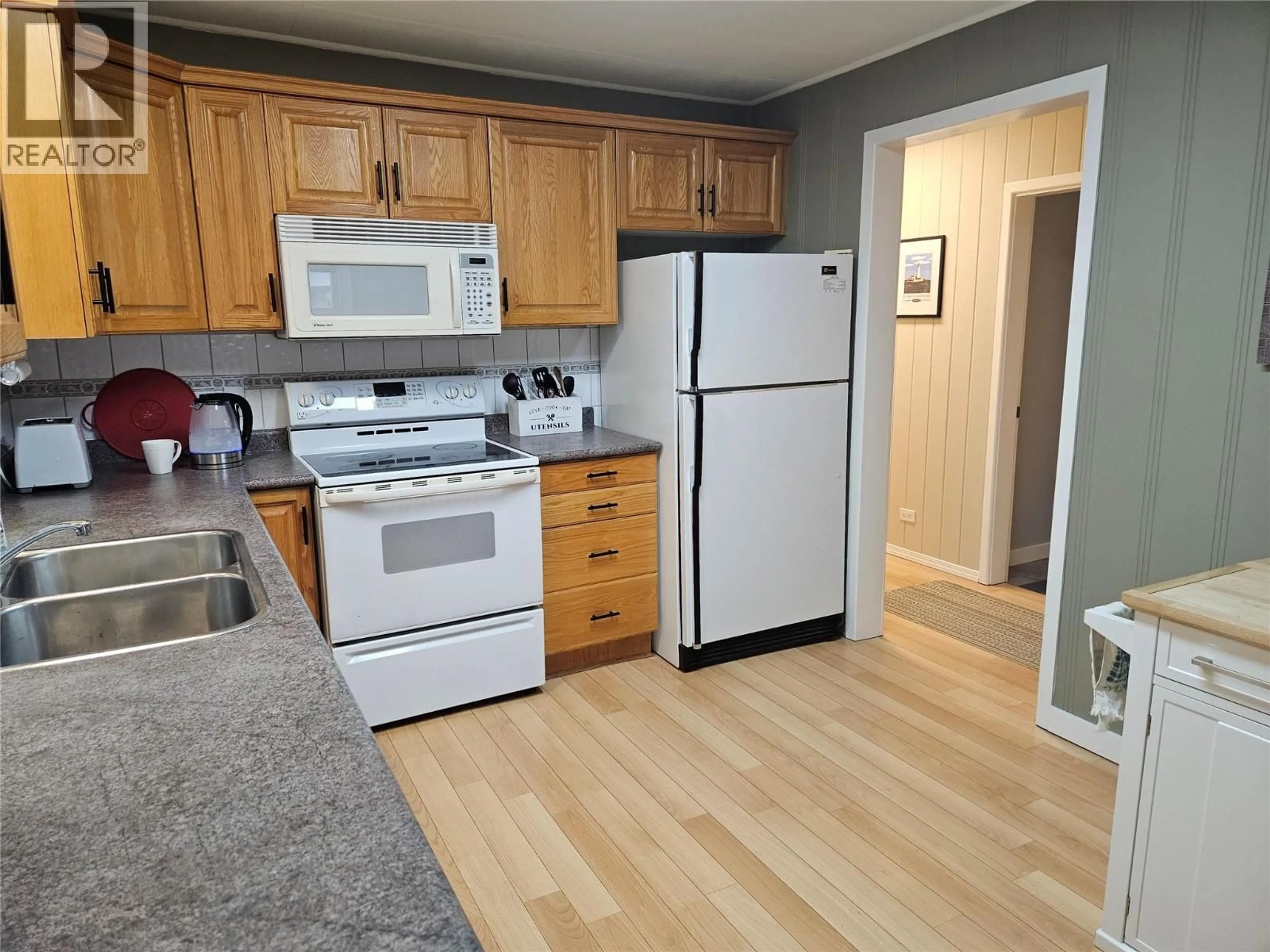 Standard kitchen, wood/laminate floor for 301 5TH STREET NORTHWEST, Nakusp British Columbia V0G1R0