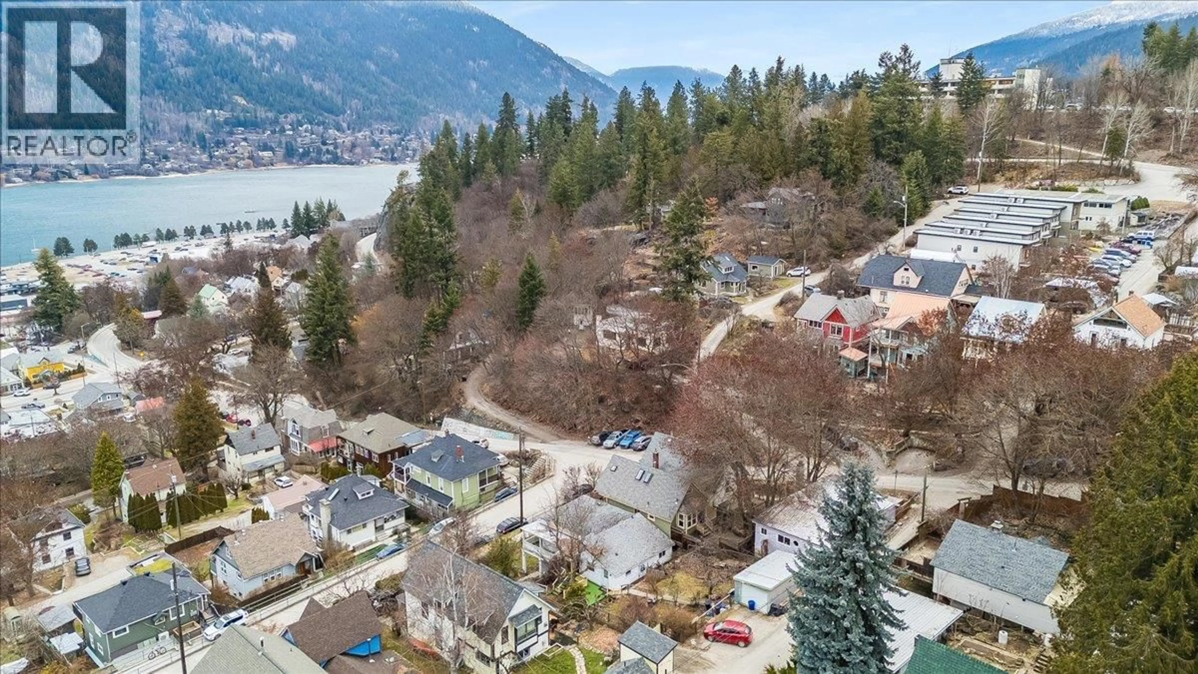 A pic from outside/outdoor area/front of a property/back of a property/a pic from drone, mountain view for 820 VICTORIA STREET, Nelson British Columbia V1L4L5