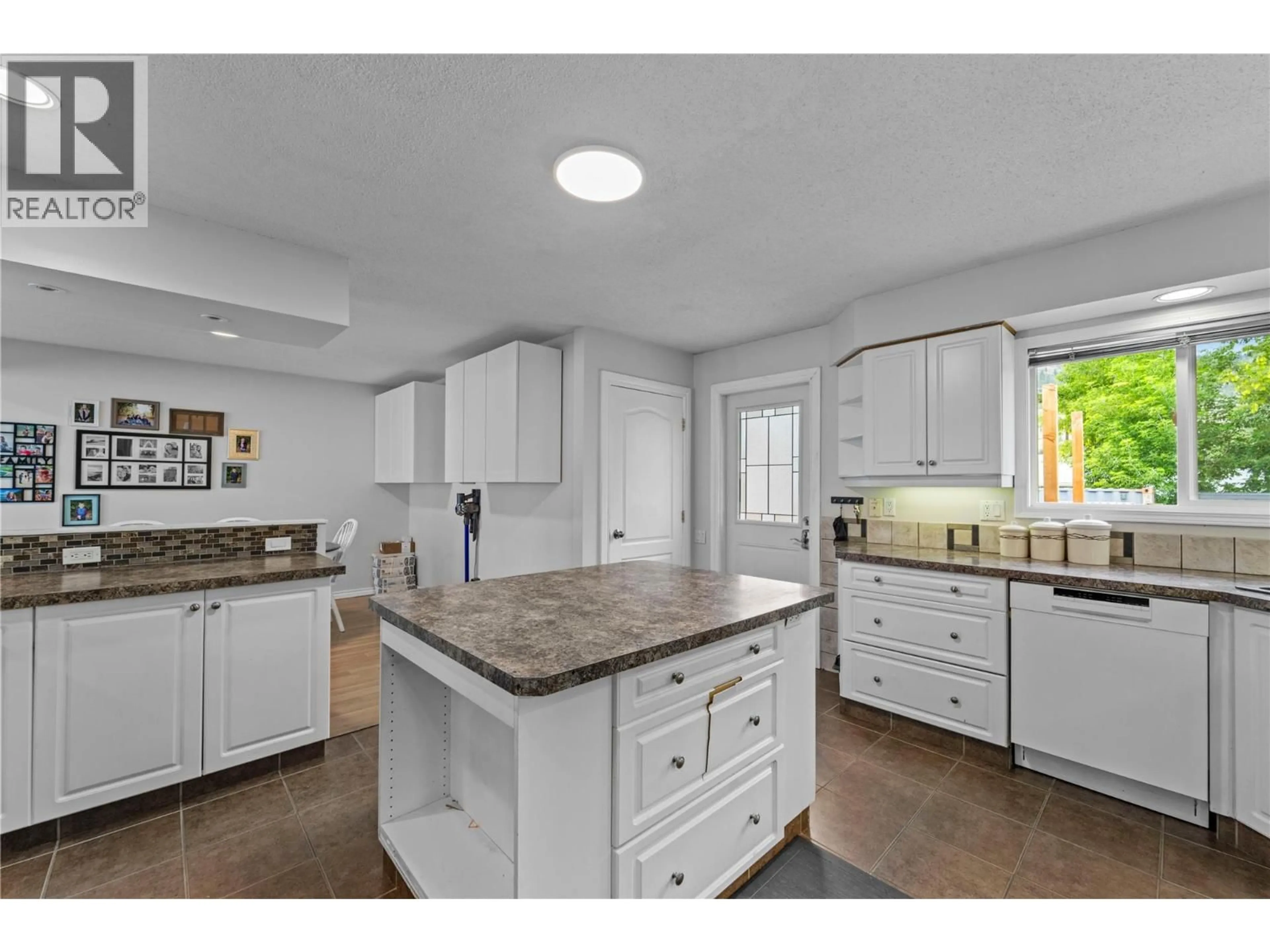 Open concept kitchen, ceramic/tile floor for 2584 TUPELA DRIVE, Kamloops British Columbia V2B6V9