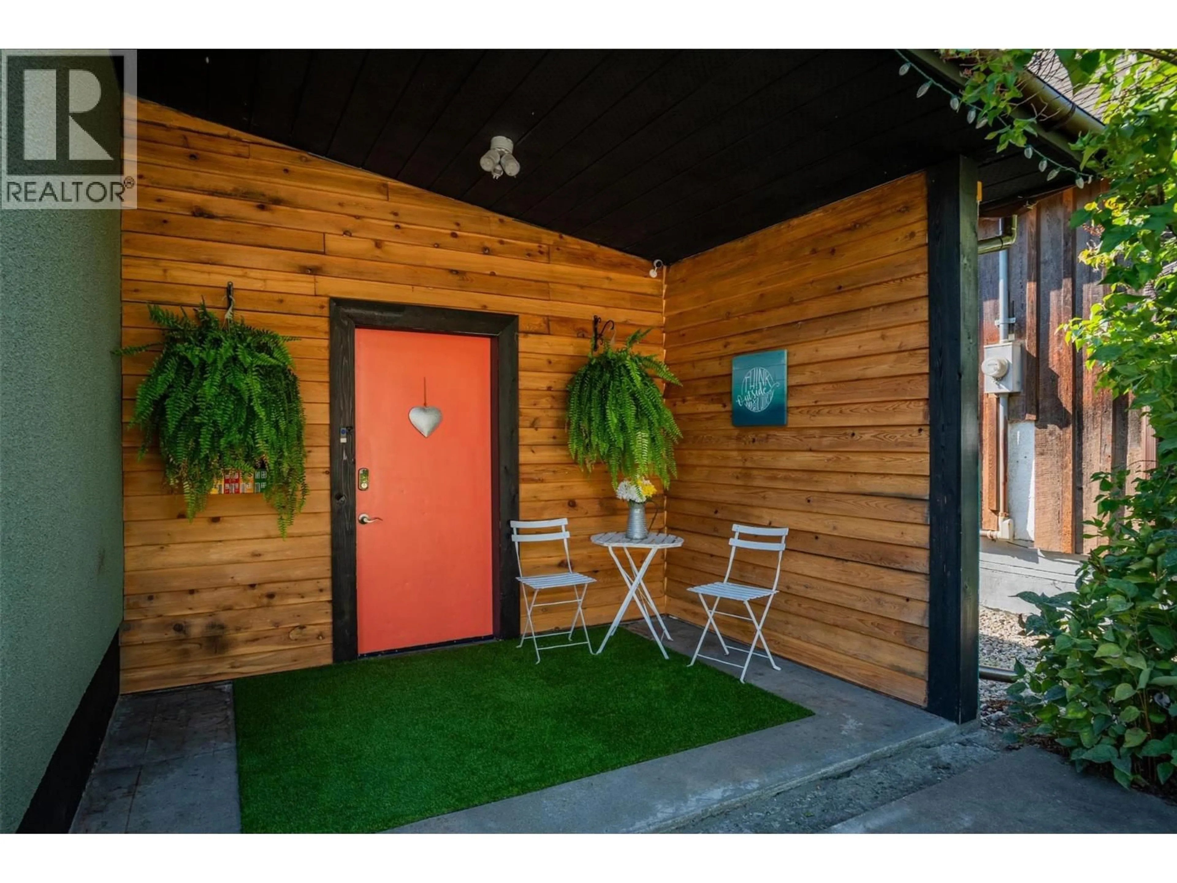 Indoor entryway for 2130 SEVENTH AVENUE, Trail British Columbia V1R3C6