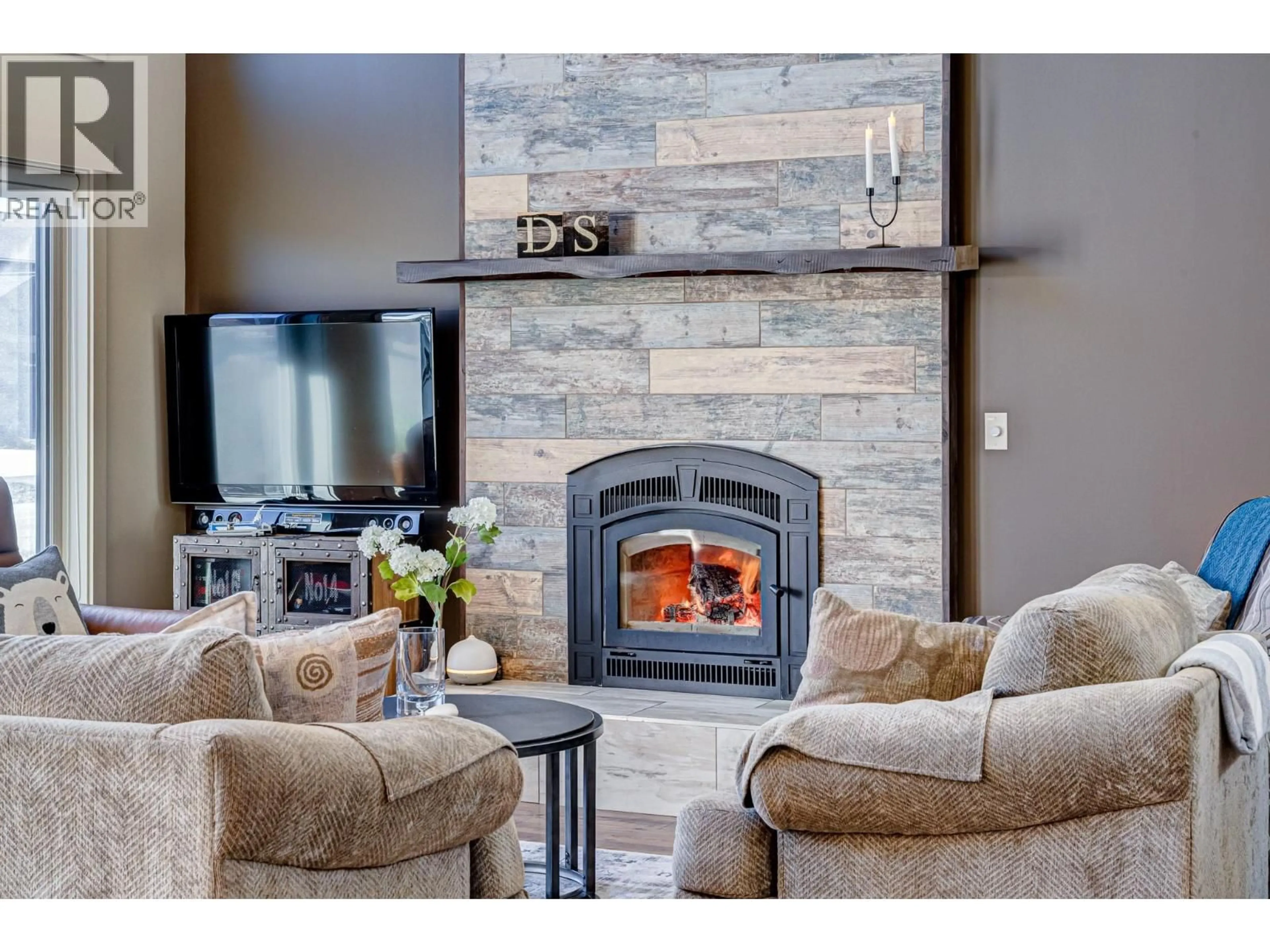 Living room with furniture, unknown for 1631 KOOCANUSA LAKE DRIVE, Lake Koocanusa British Columbia V0B1T5