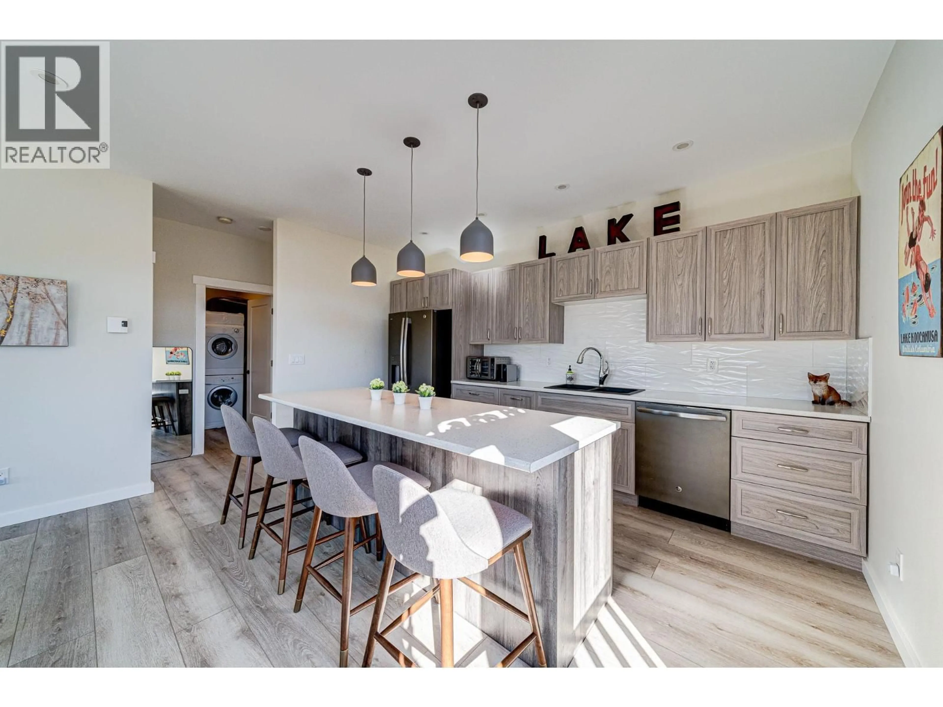 Open concept kitchen, unknown for 1631 KOOCANUSA LAKE DRIVE, Lake Koocanusa British Columbia V0B1T5