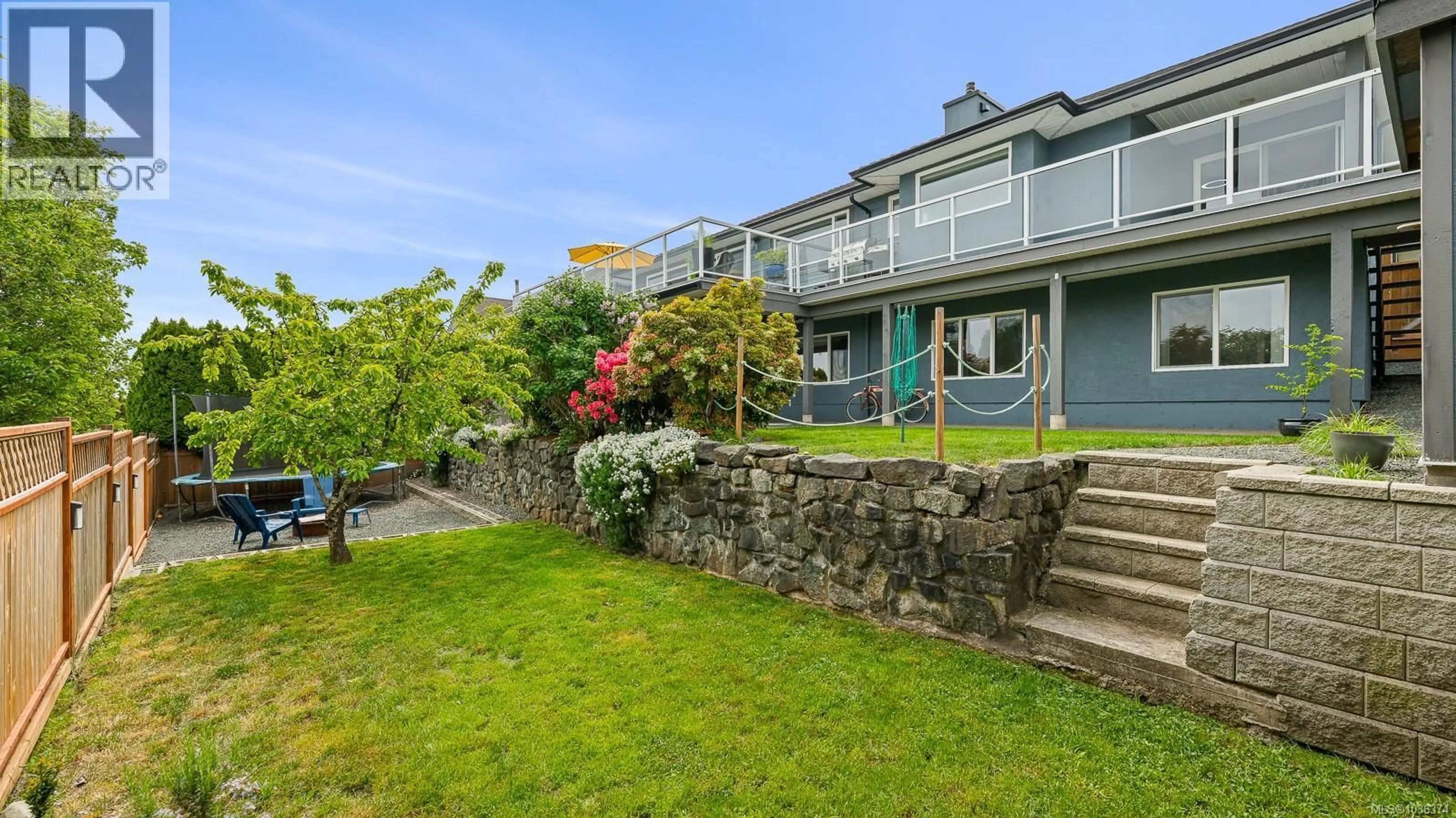 A pic from outside/outdoor area/front of a property/back of a property/a pic from drone, water/lake/river/ocean view for 722 NELSON ROAD, Campbell River British Columbia V9H1S1