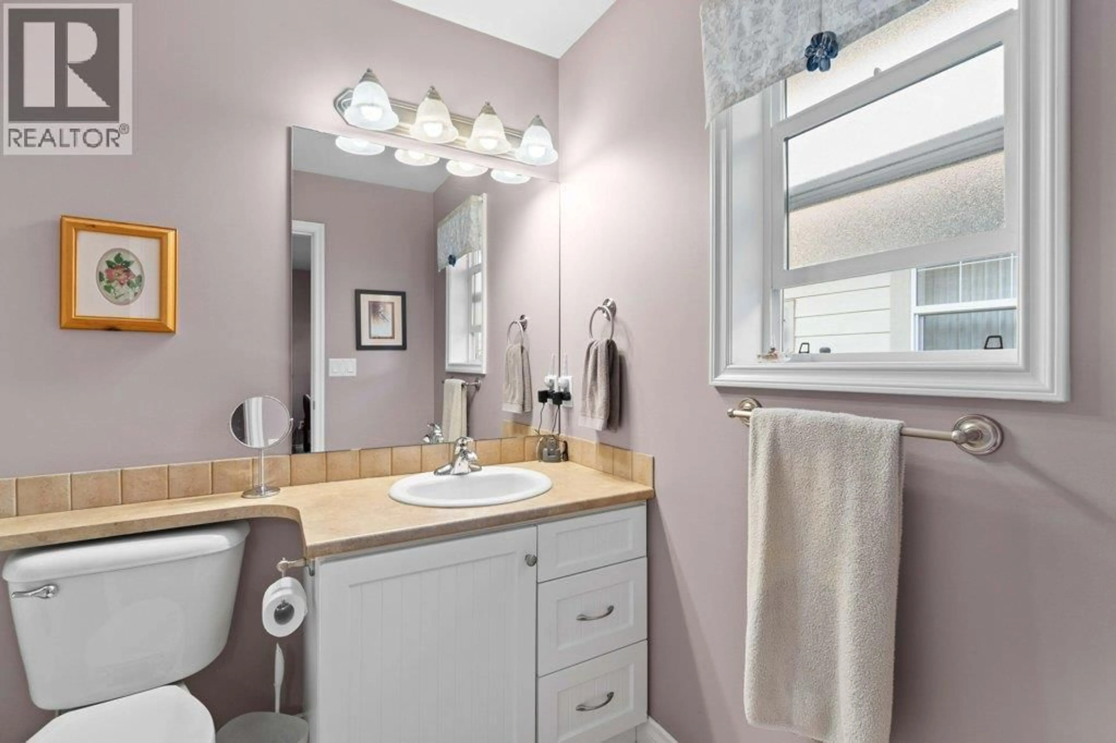 Standard bathroom, ceramic/tile floor for 3 - 1231 10 STREET SOUTHWEST, Salmon Arm British Columbia V1E0A5