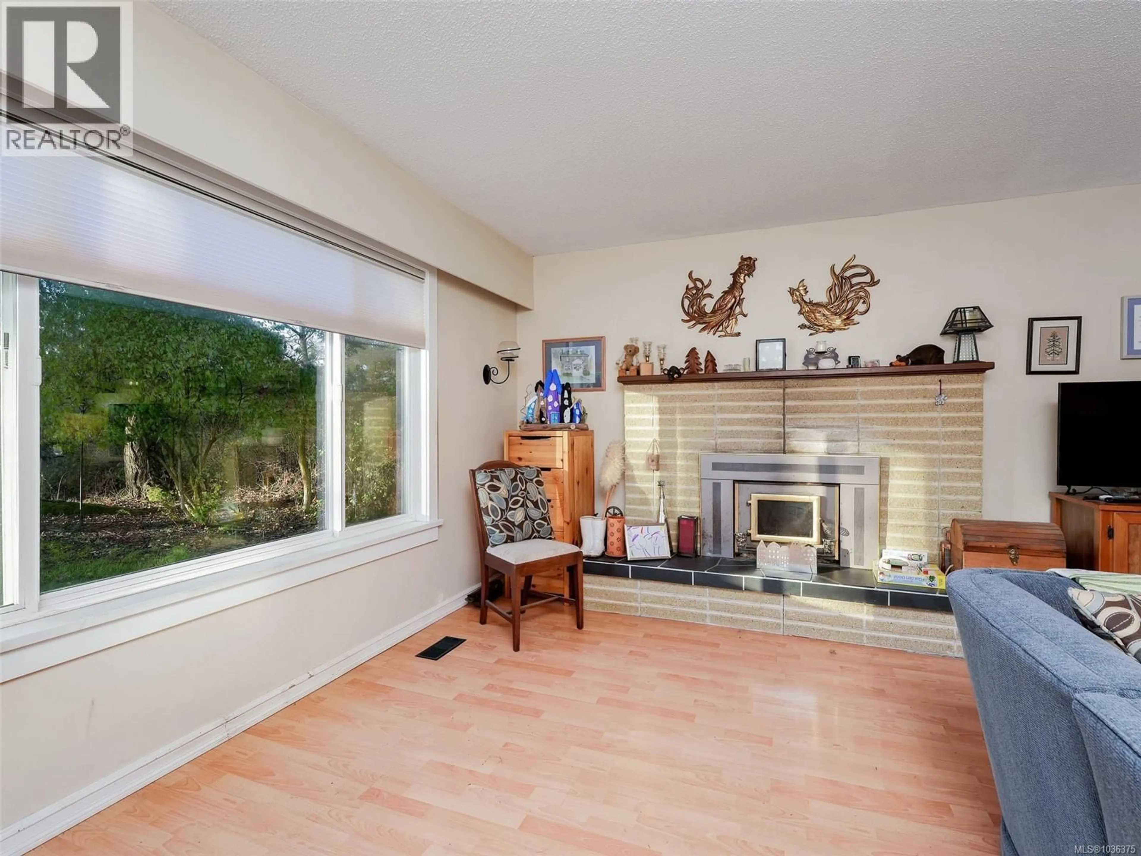 Living room with furniture, unknown for 9589 WAXWING PLACE, Sidney British Columbia V8L2S9