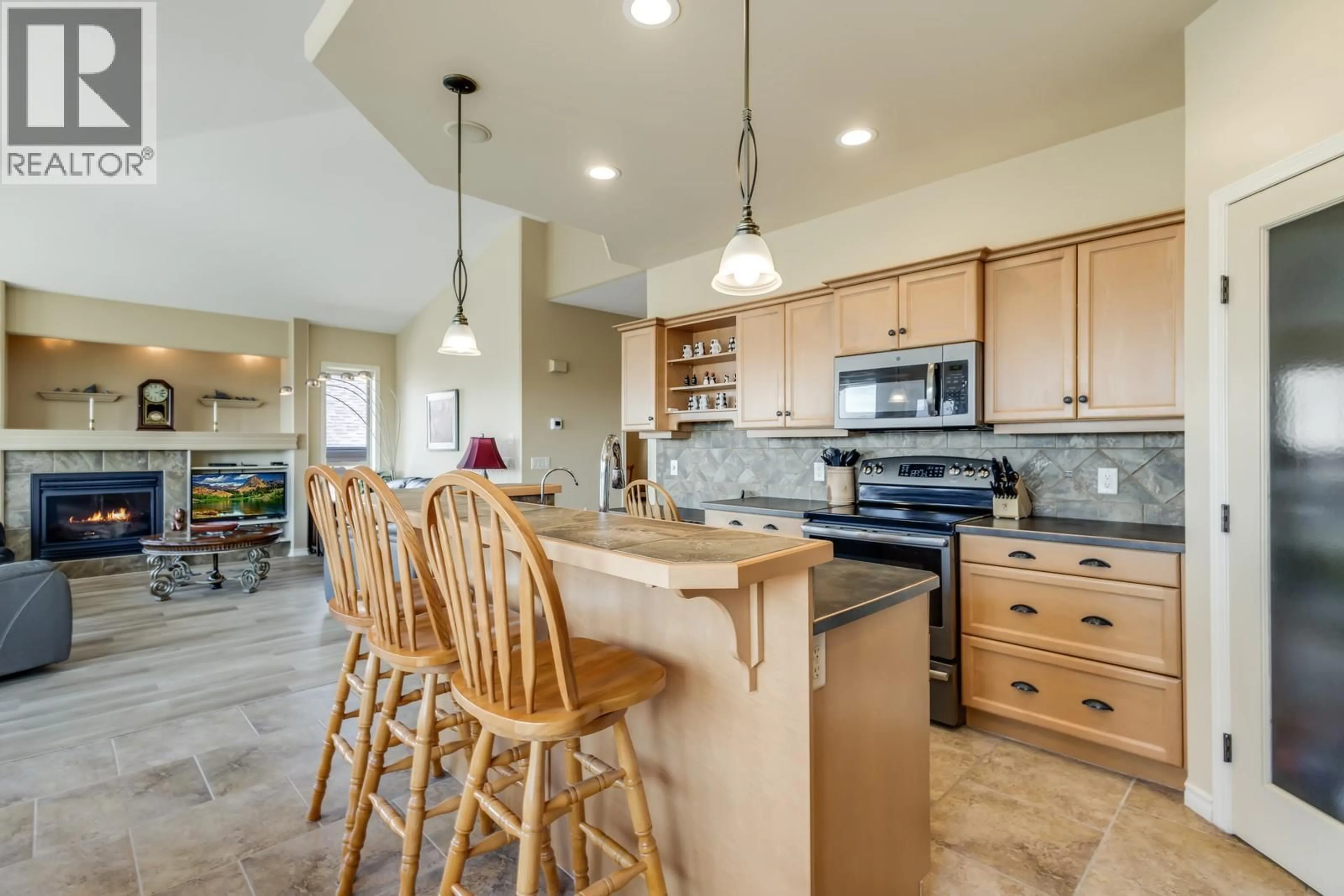 Open concept kitchen, ceramic/tile floor for 5046 SOUTH RIDGE DRIVE, Kelowna British Columbia V1W4W7