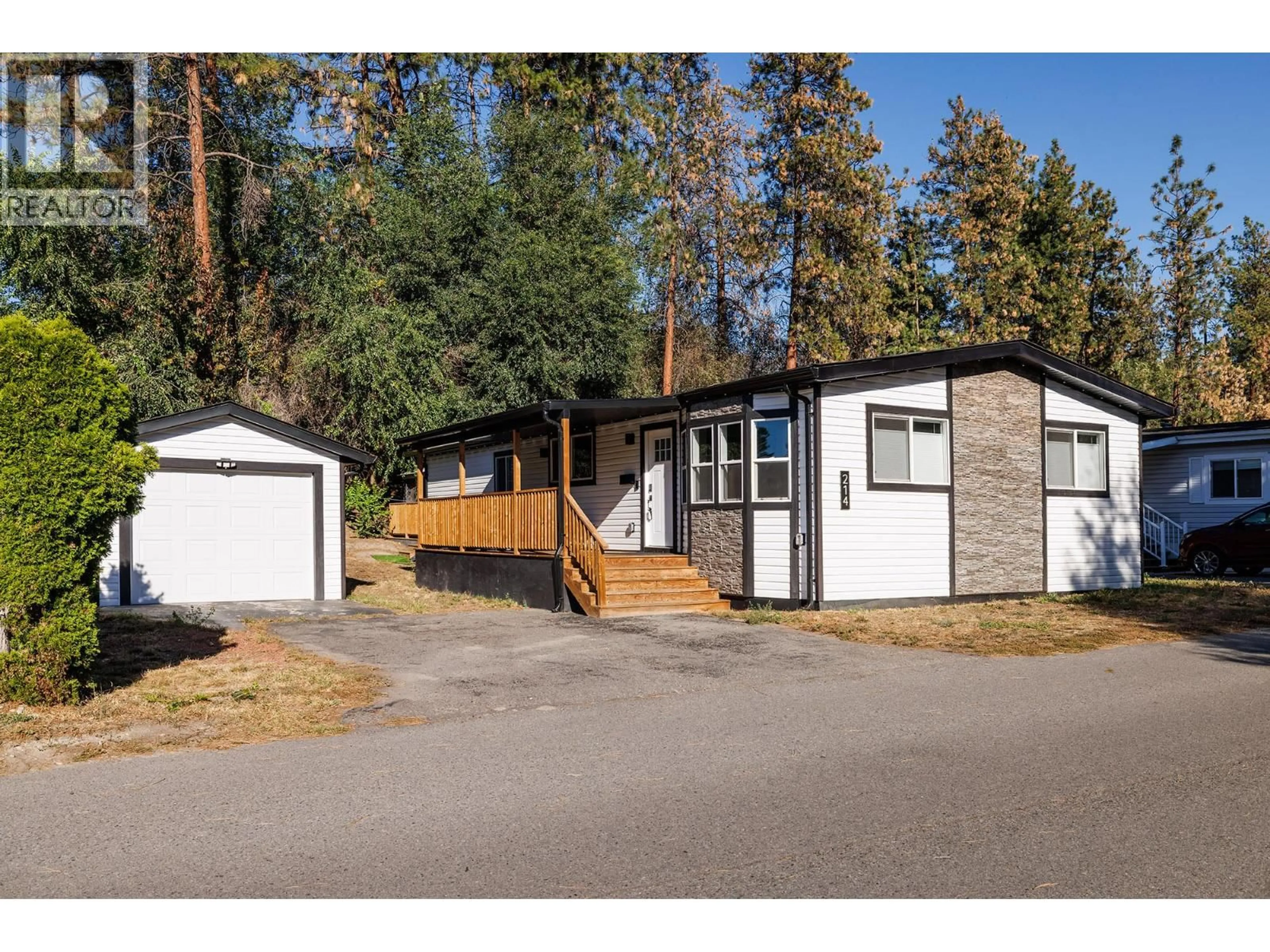 Home with vinyl exterior material, street for 214 - 1999 HWY 97 SOUTH OTHER, West Kelowna British Columbia V1Z1B2