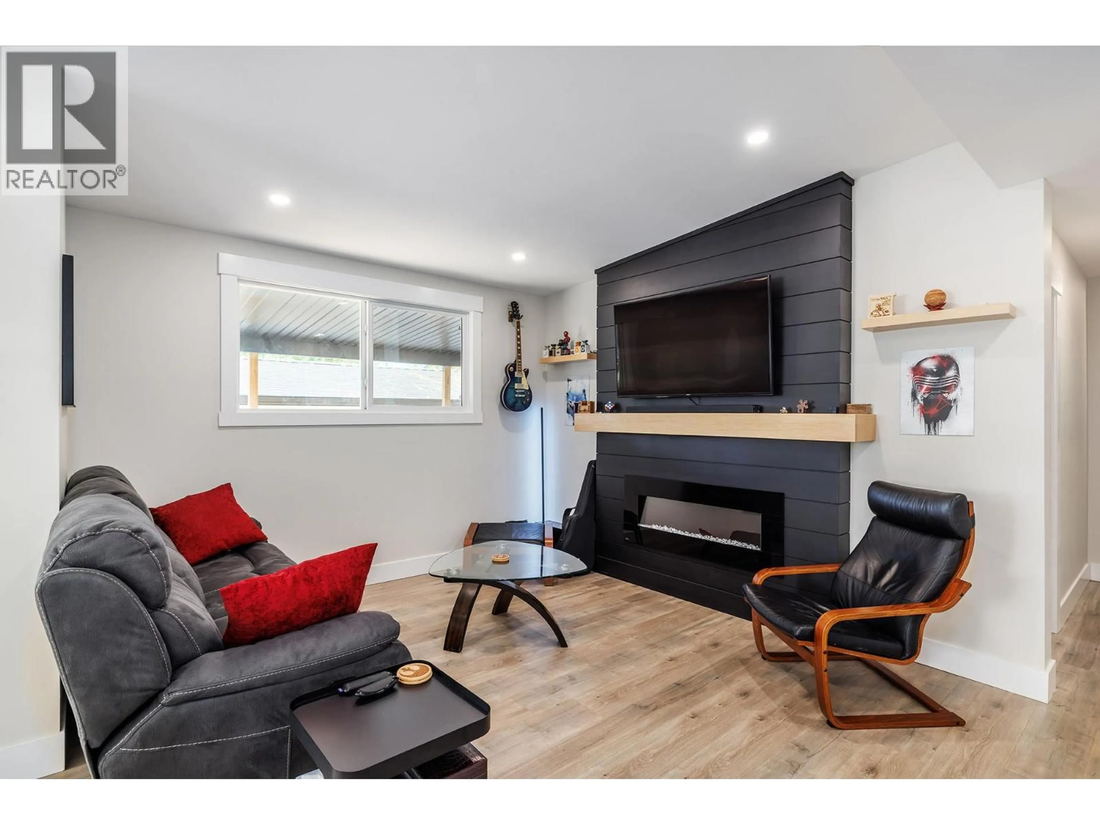 Living room with furniture, wood/laminate floor for 214 - 1999 HWY 97 SOUTH OTHER, West Kelowna British Columbia V1Z1B2