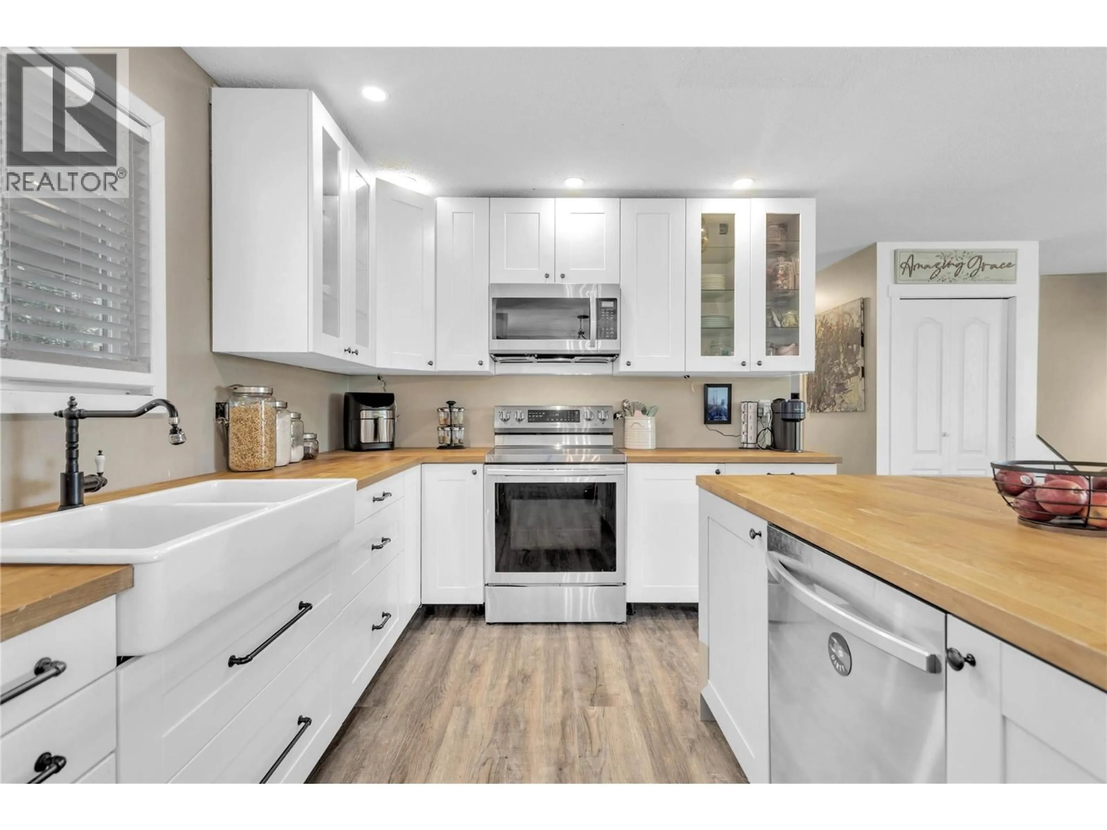 Open concept kitchen, wood/laminate floor for 1613 TRAUT ROAD, Kelowna British Columbia V1P1E6
