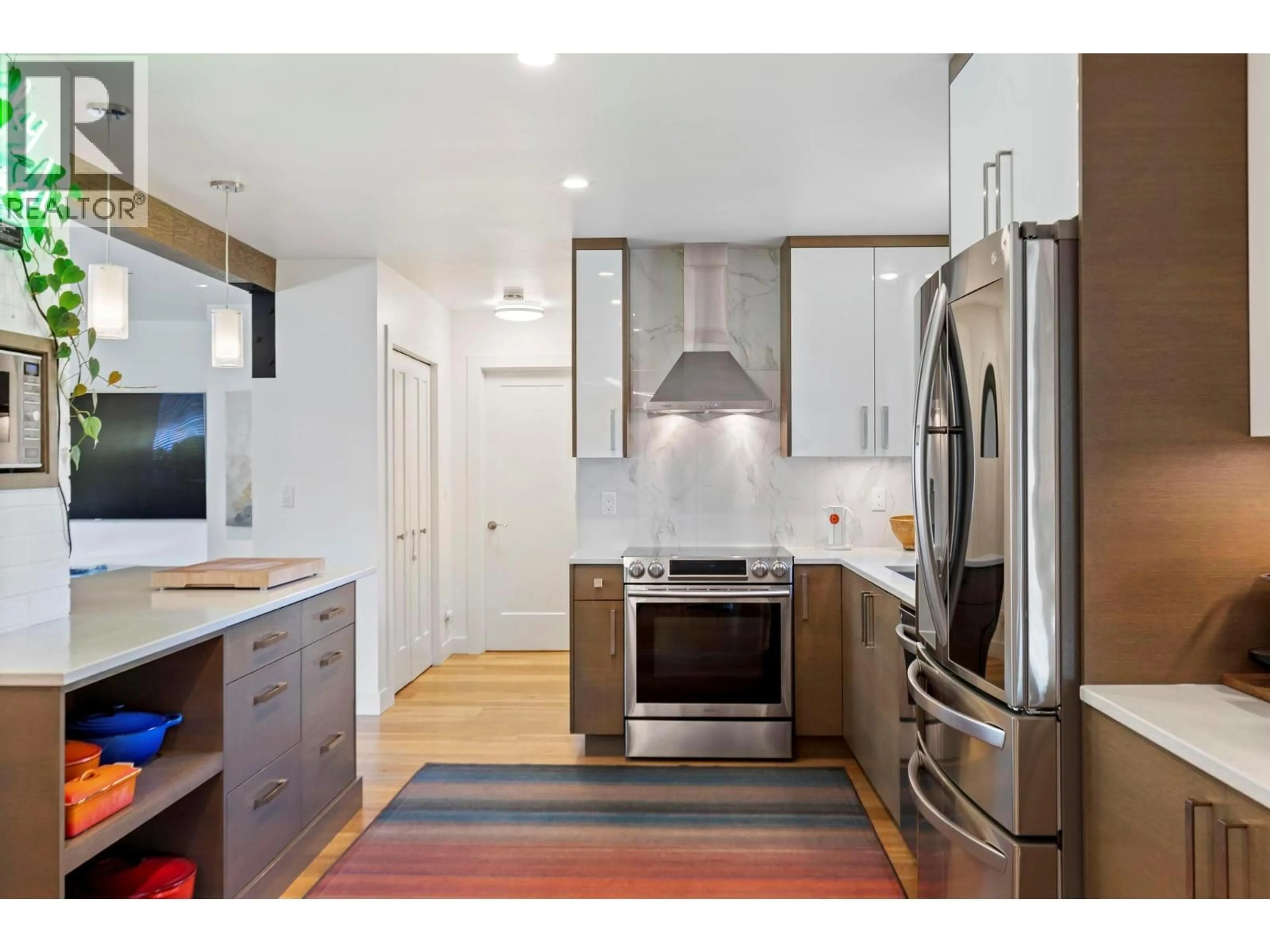 Contemporary kitchen, unknown for 1420 INKAR ROAD, Kelowna British Columbia V1Y8H7