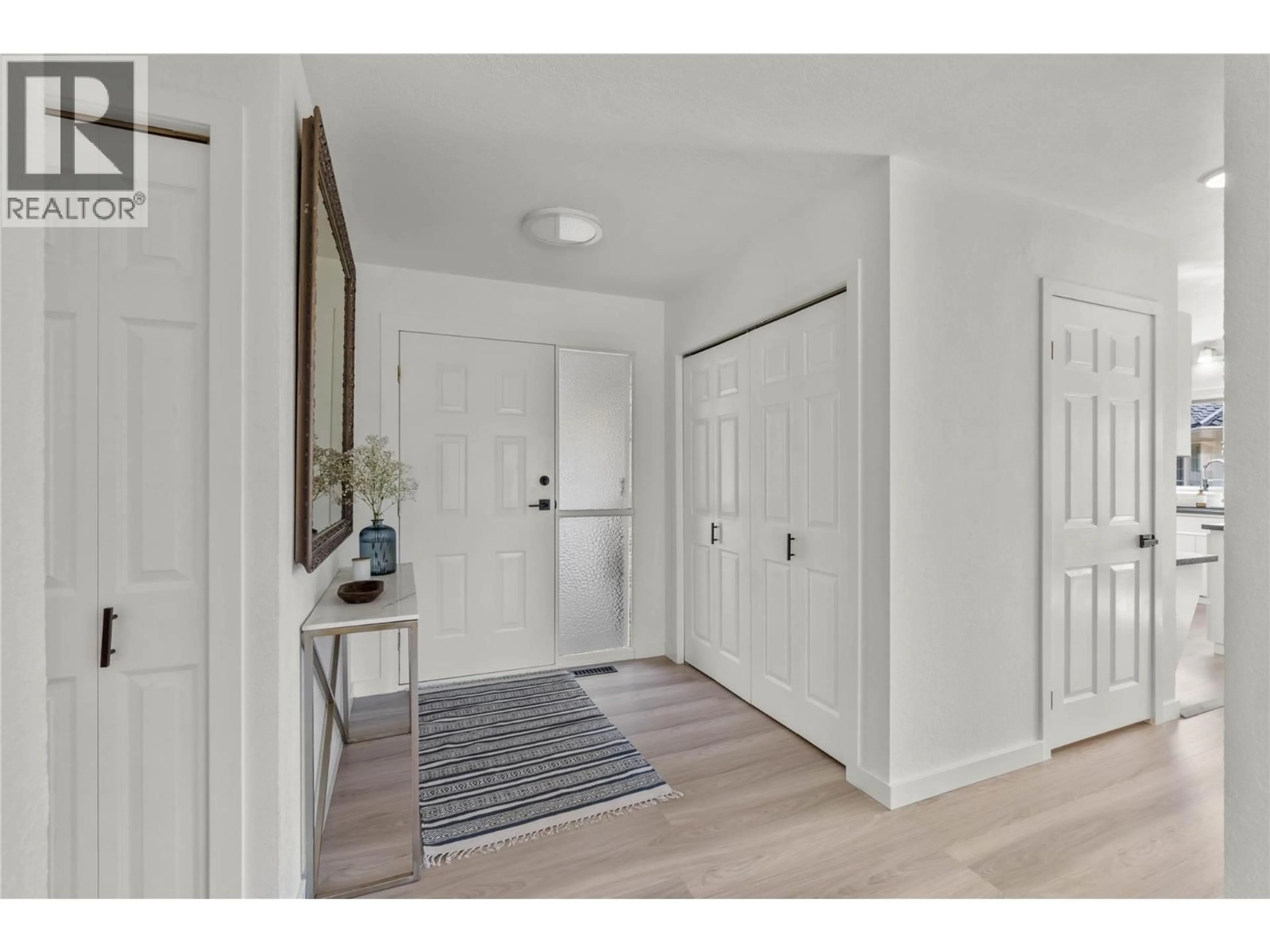 Indoor entryway for 449 NUEVA WYND, Kamloops British Columbia V2H1S1