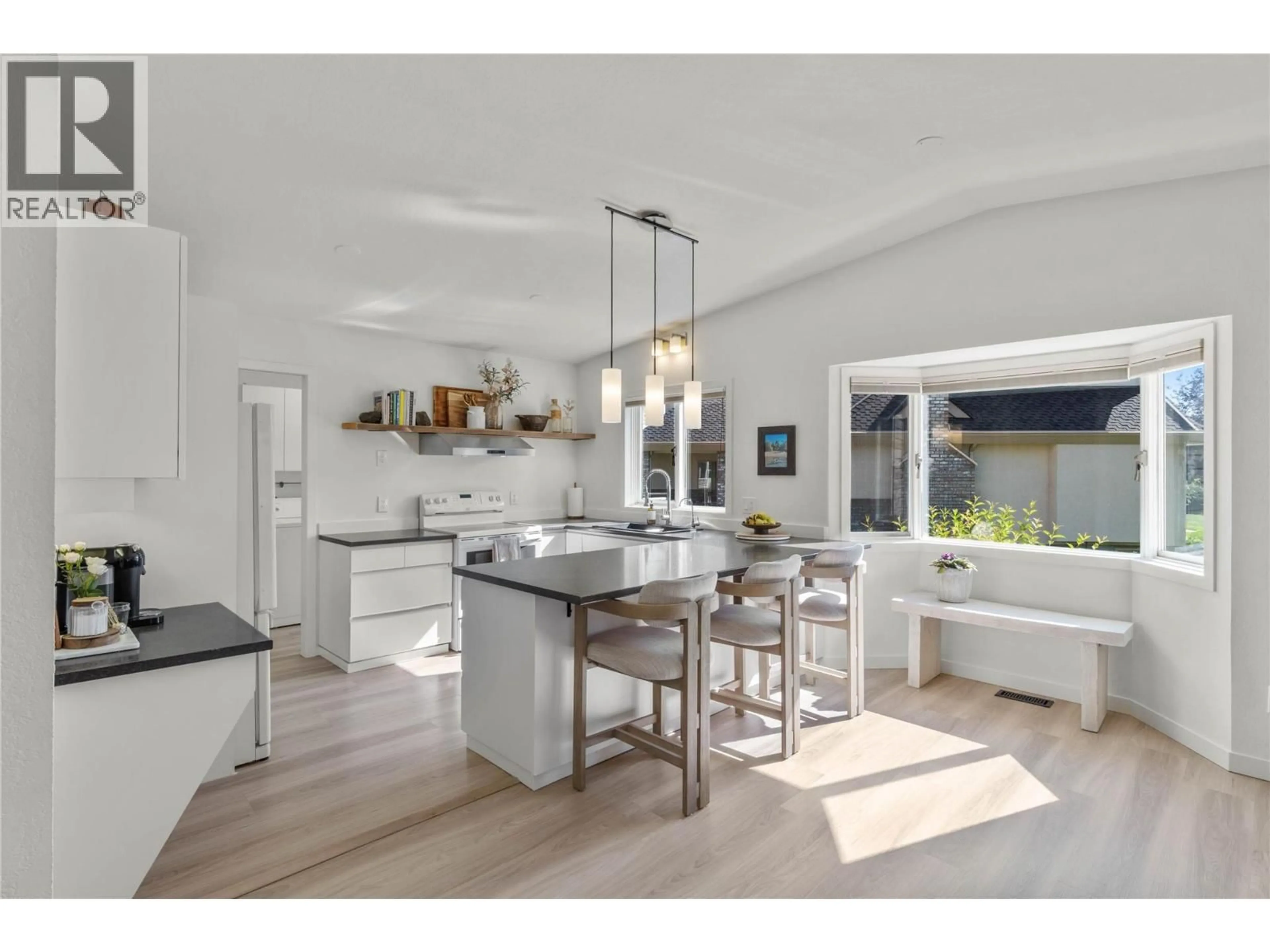 Open concept kitchen, unknown for 449 NUEVA WYND, Kamloops British Columbia V2H1S1