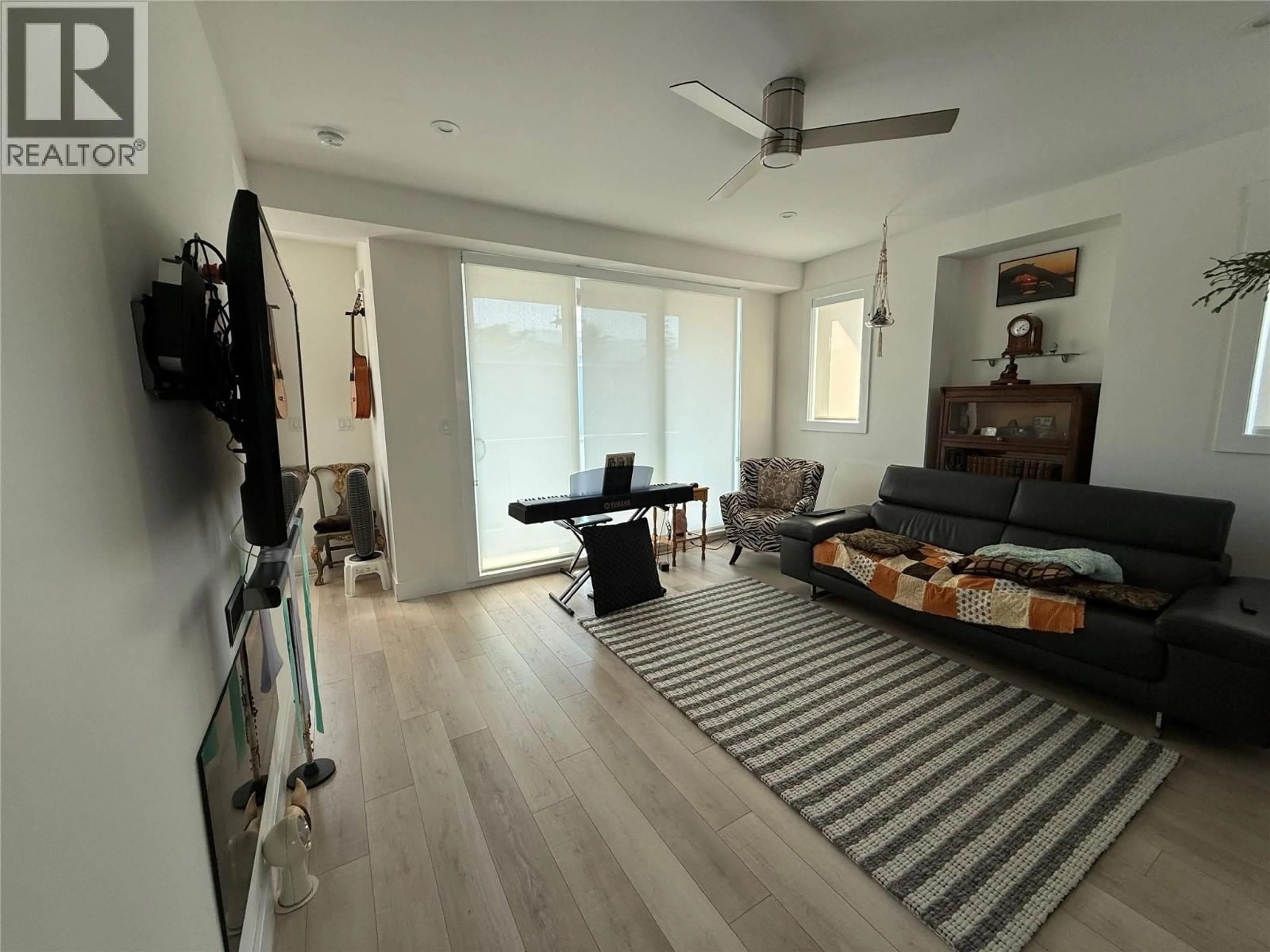 Living room with furniture, unknown for 104 - 210 SCOTT AVENUE, Penticton British Columbia V2A2J5