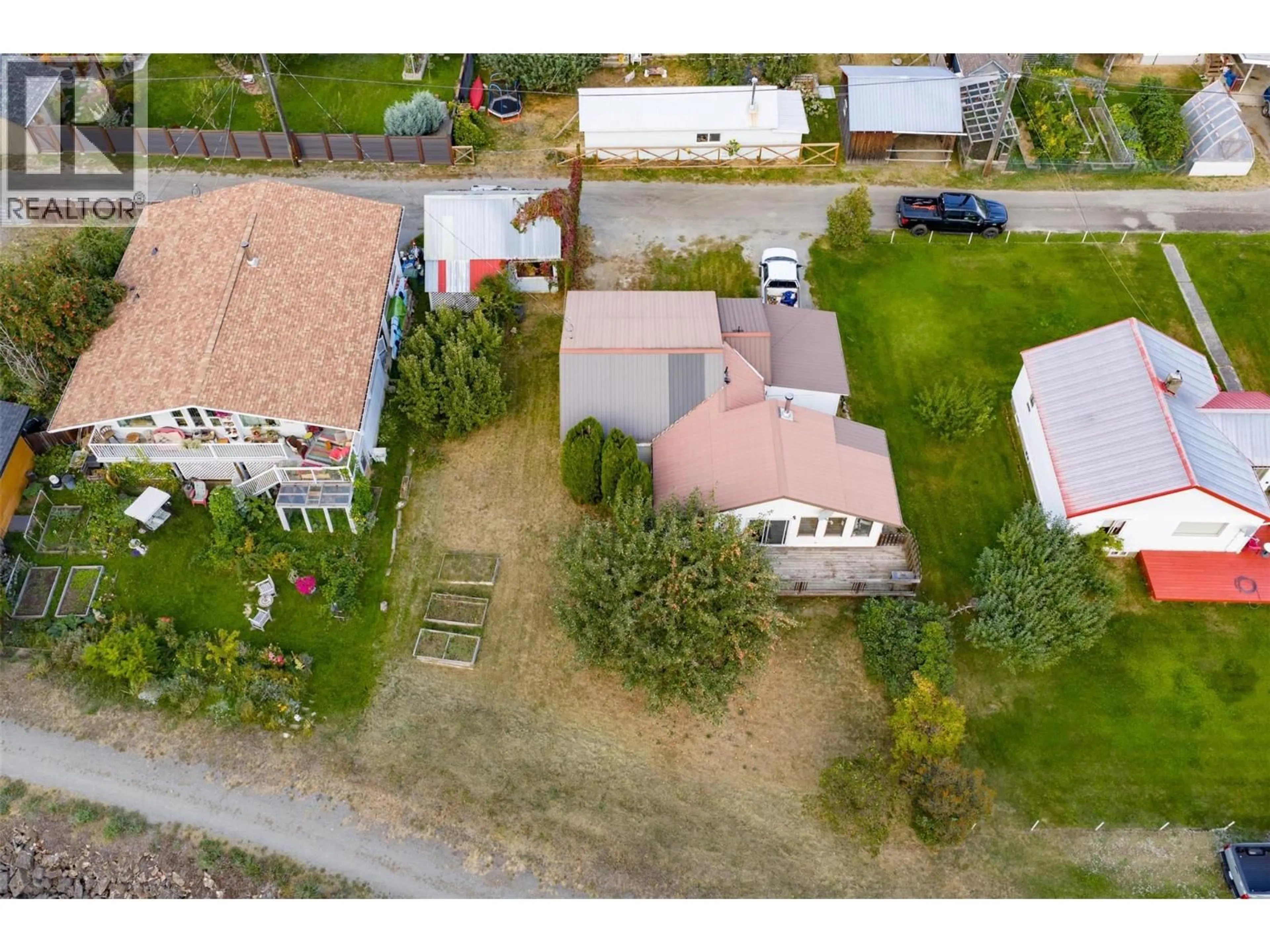 A pic from outside/outdoor area/front of a property/back of a property/a pic from drone, street for 320 RIVER LANE, Kaslo British Columbia V0G1M0