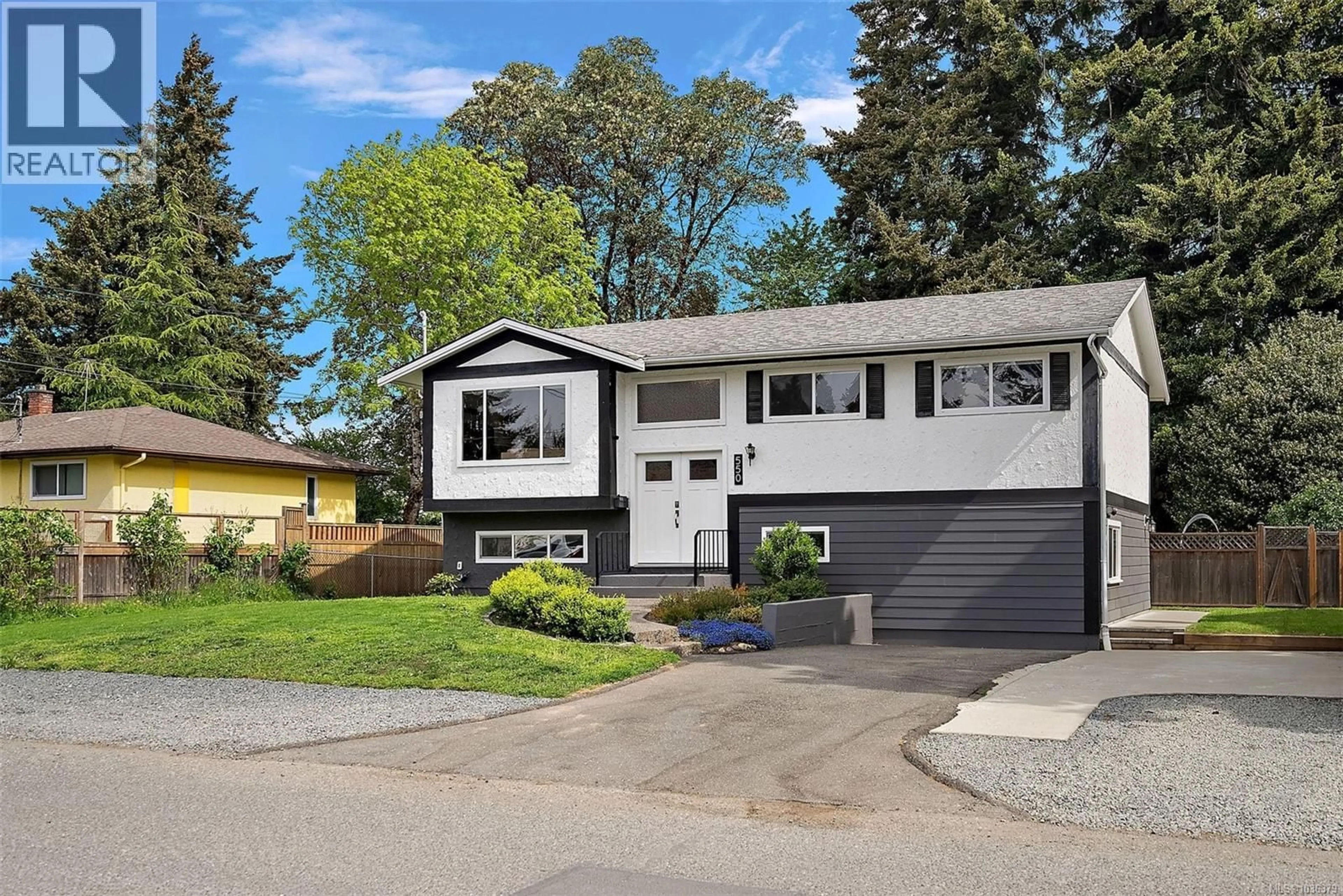 Home with vinyl exterior material, street for 550 LEDSHAM ROAD, Colwood British Columbia V9C1J8