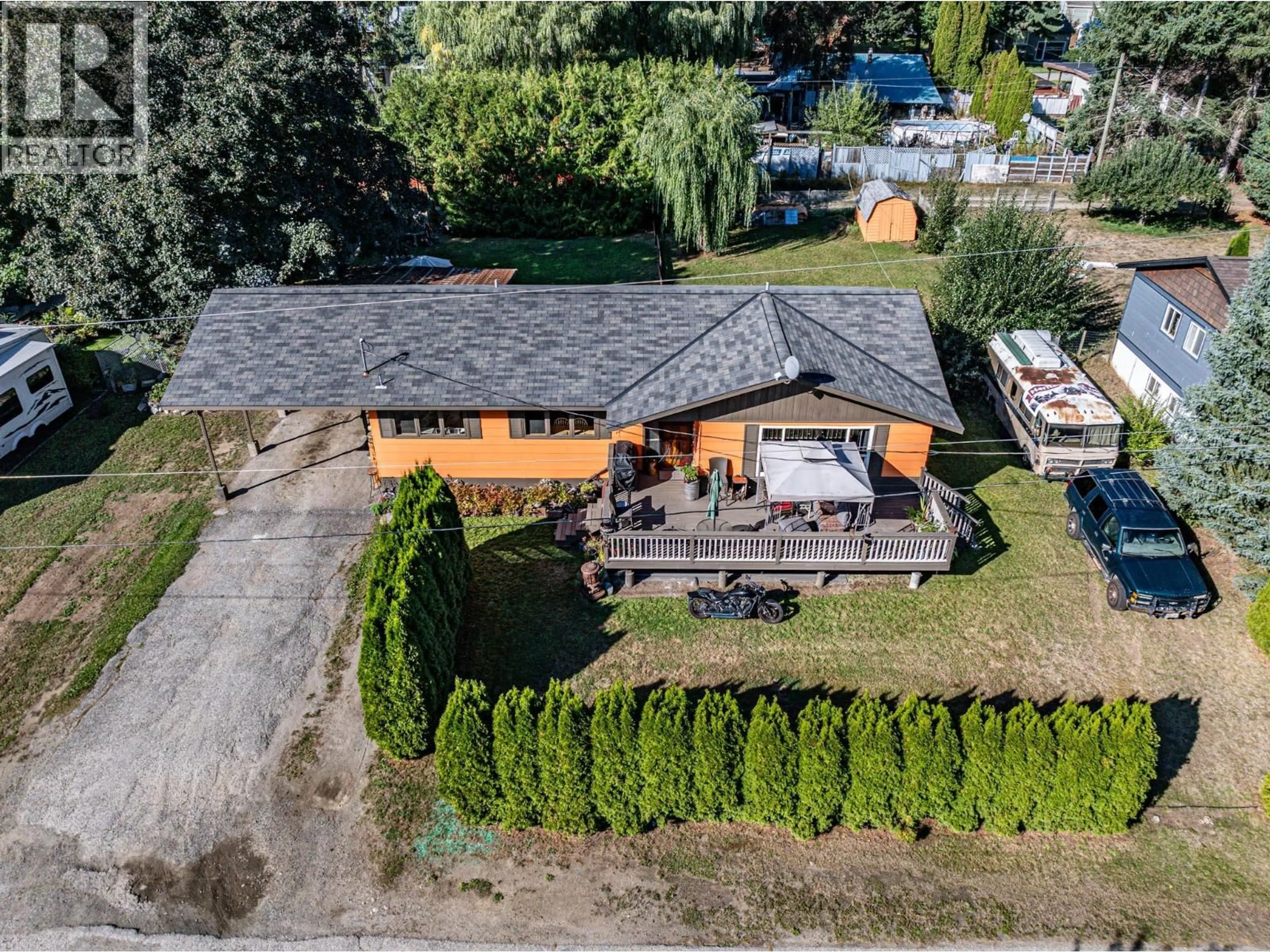 A pic from outside/outdoor area/front of a property/back of a property/a pic from drone, unknown for 804 CEDAR AVENUE, Salmo British Columbia V0G1Z0