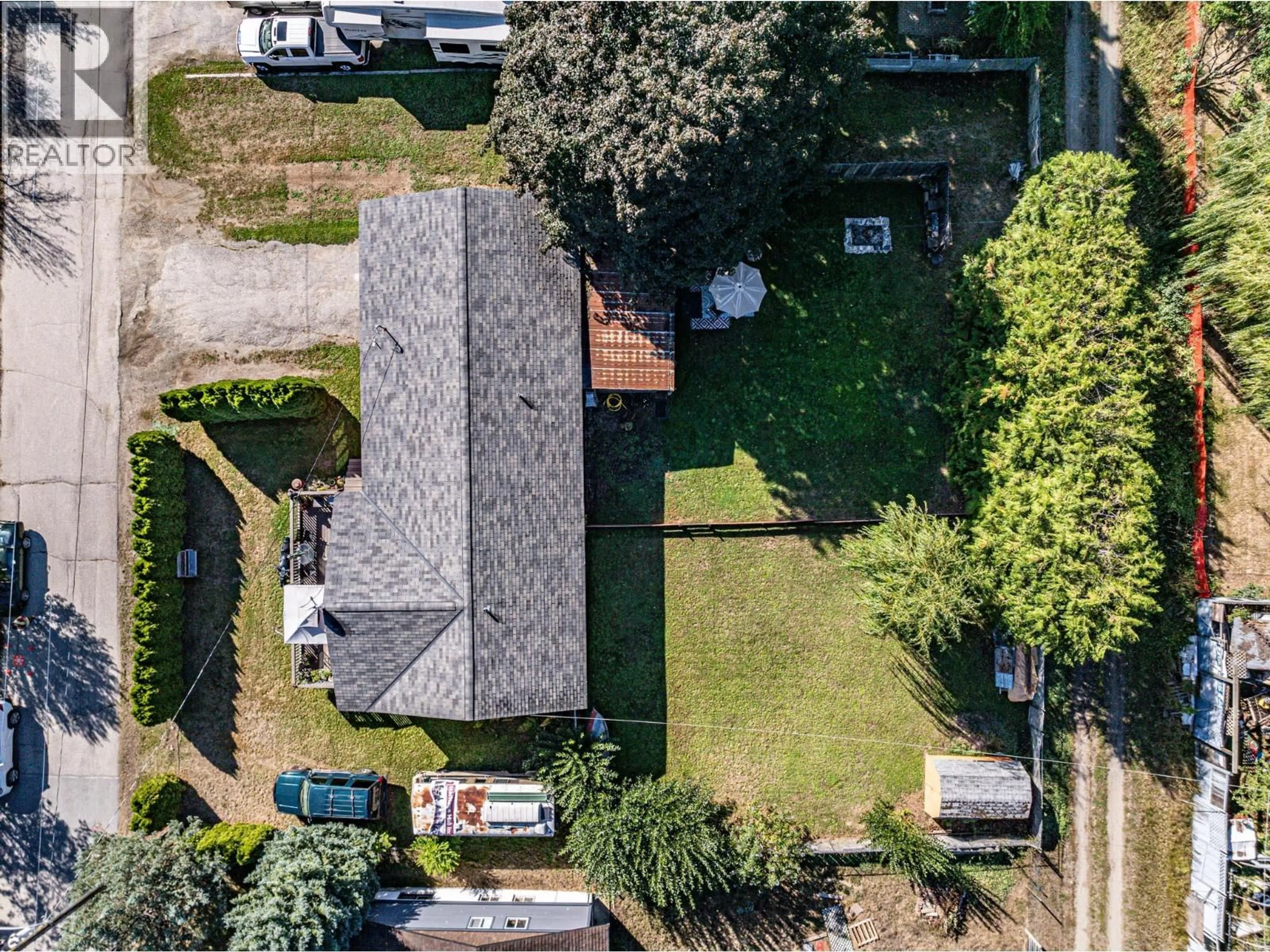 A pic from outside/outdoor area/front of a property/back of a property/a pic from drone, street for 804 CEDAR AVENUE, Salmo British Columbia V0G1Z0