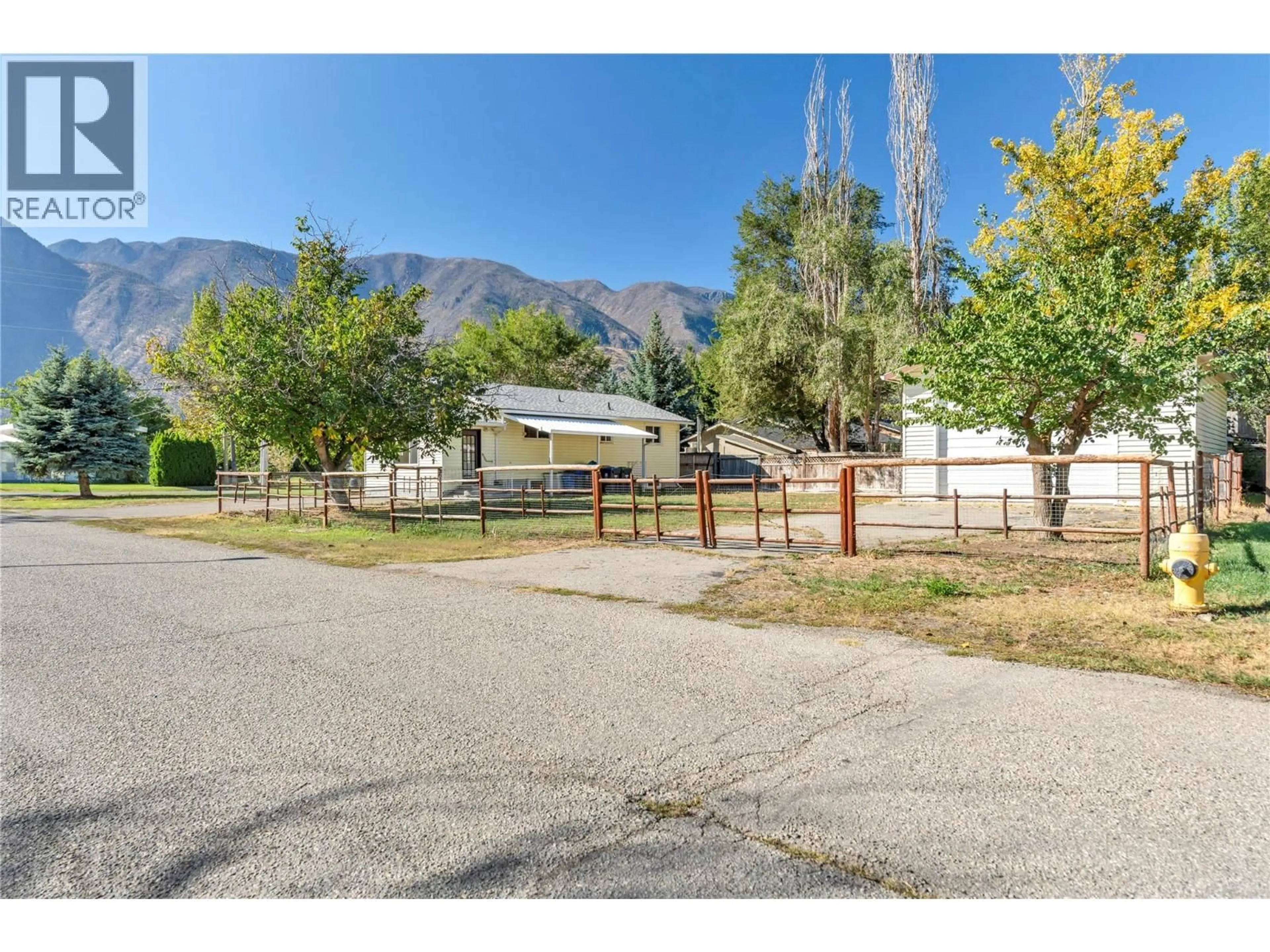A pic from outside/outdoor area/front of a property/back of a property/a pic from drone, mountain view for 714 2ND AVENUE, Keremeos British Columbia V0X1N2