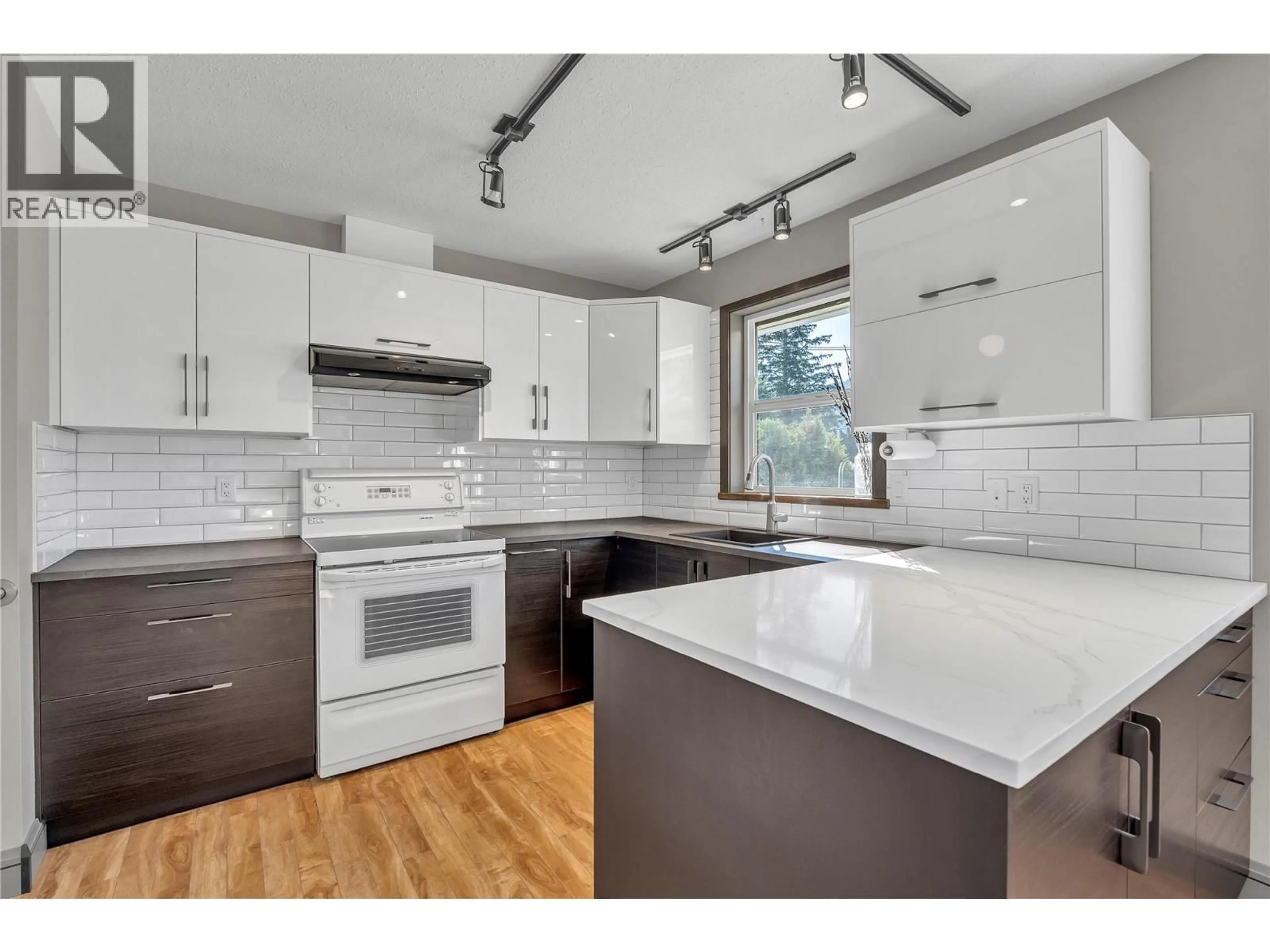 Open concept kitchen, unknown for 714 2ND AVENUE, Keremeos British Columbia V0X1N2