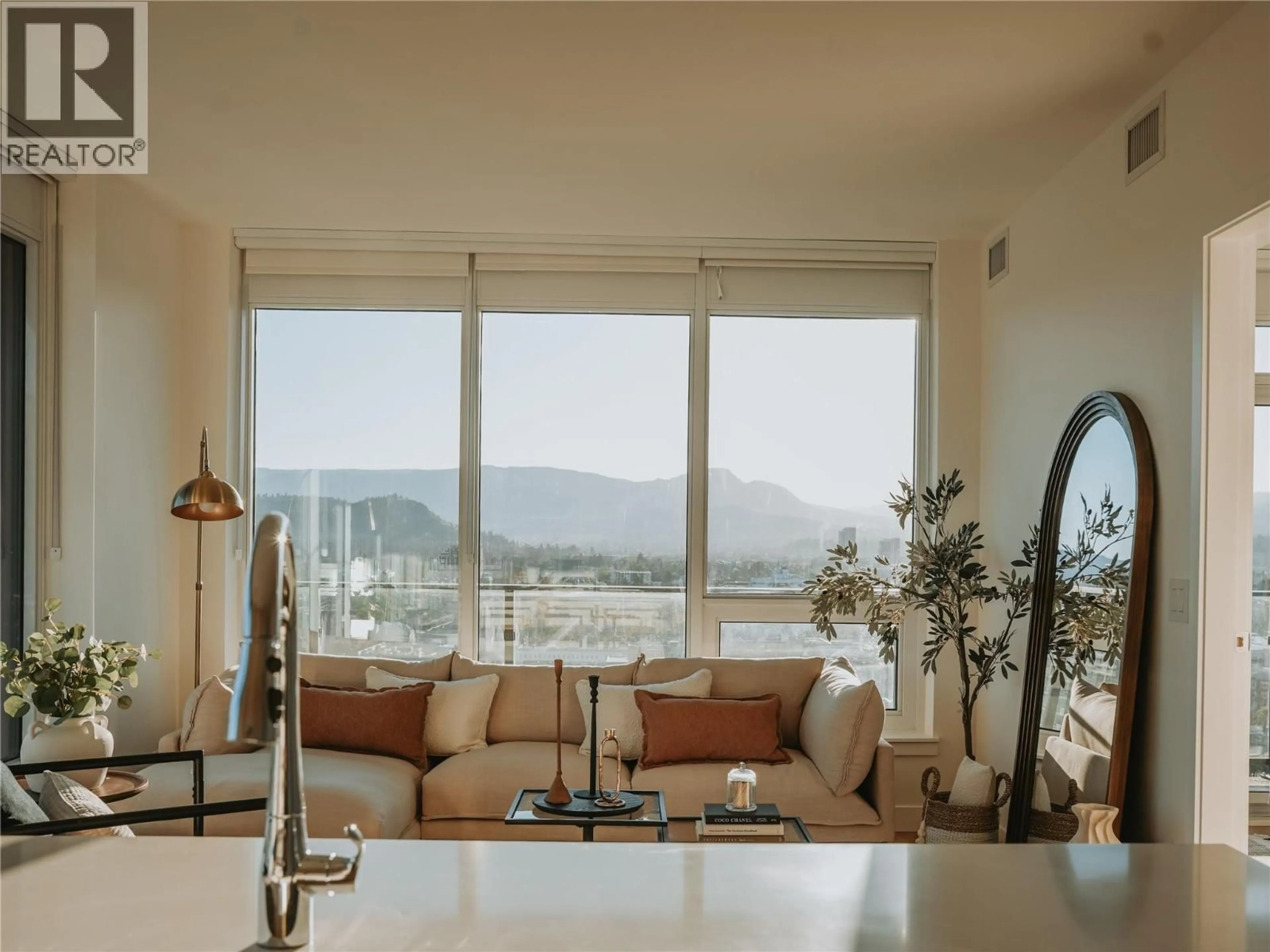 Living room with furniture, unknown for 1702 - 1626 WATER STREET, Kelowna British Columbia V1Y0N7