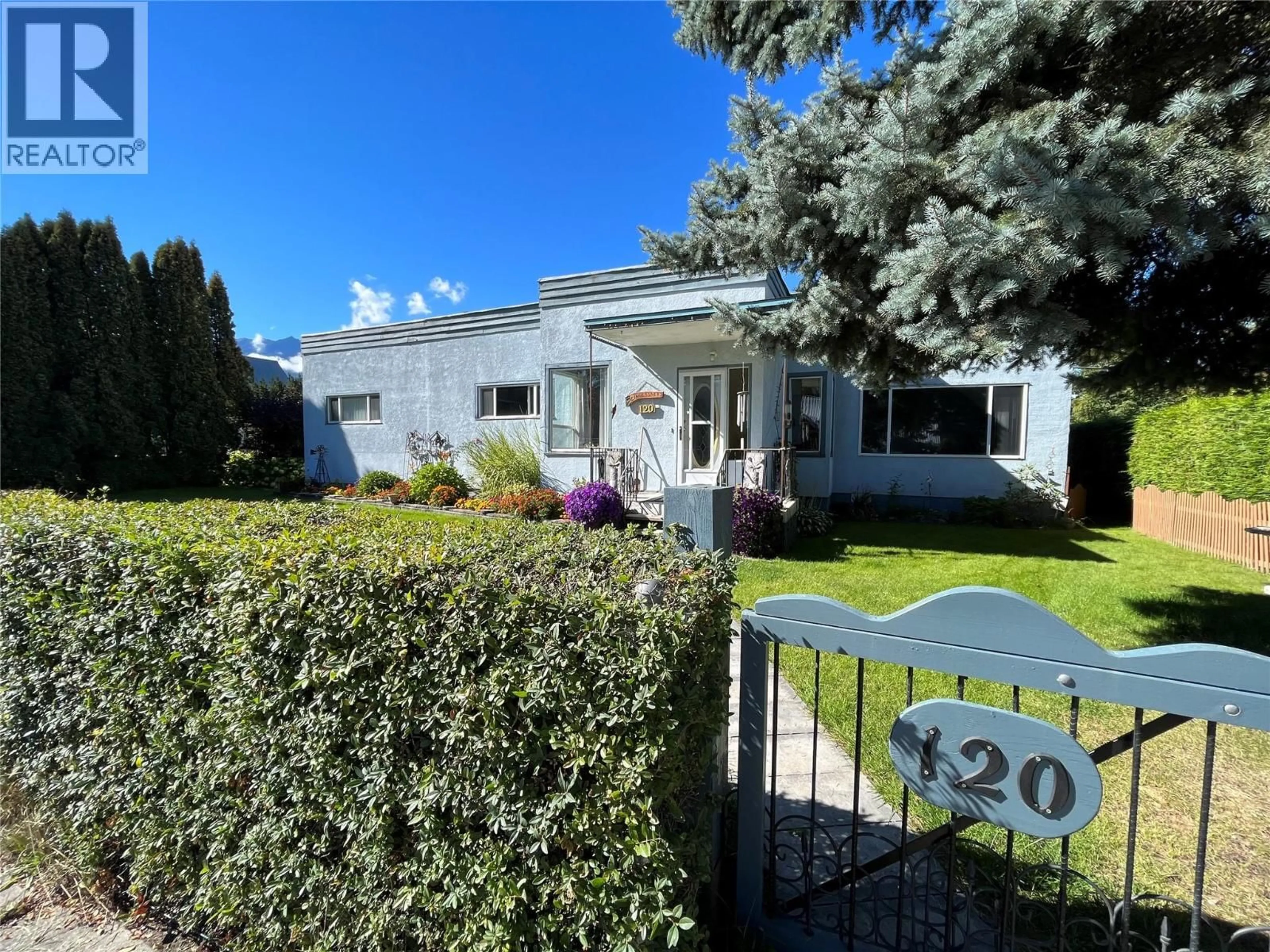A pic from outside/outdoor area/front of a property/back of a property/a pic from drone, street for 120 4TH AVENUE NORTHWEST, Nakusp British Columbia V0G1R0