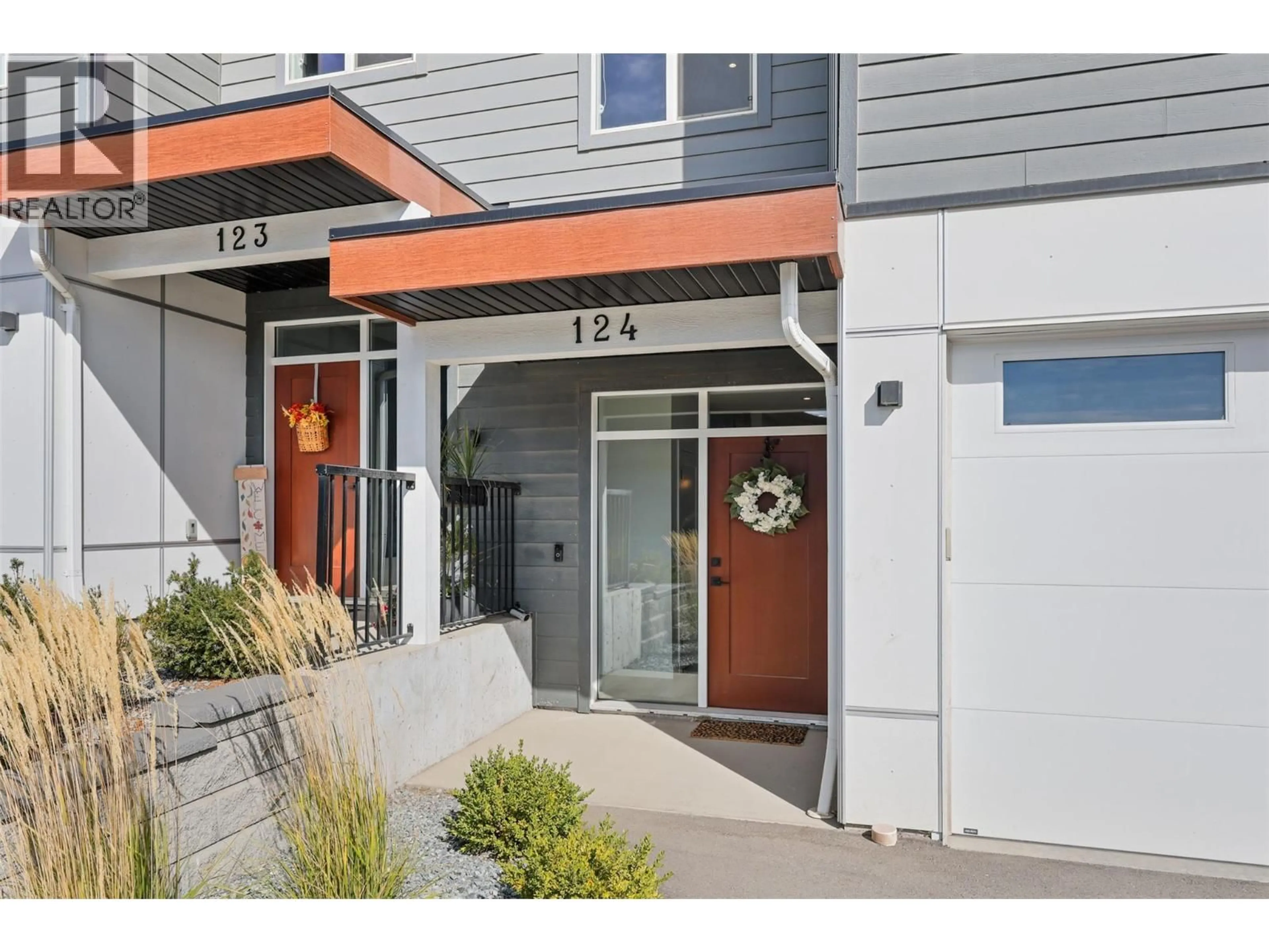 Indoor entryway for 124 RIVER GATE DRIVE, Kamloops British Columbia V2H0E4