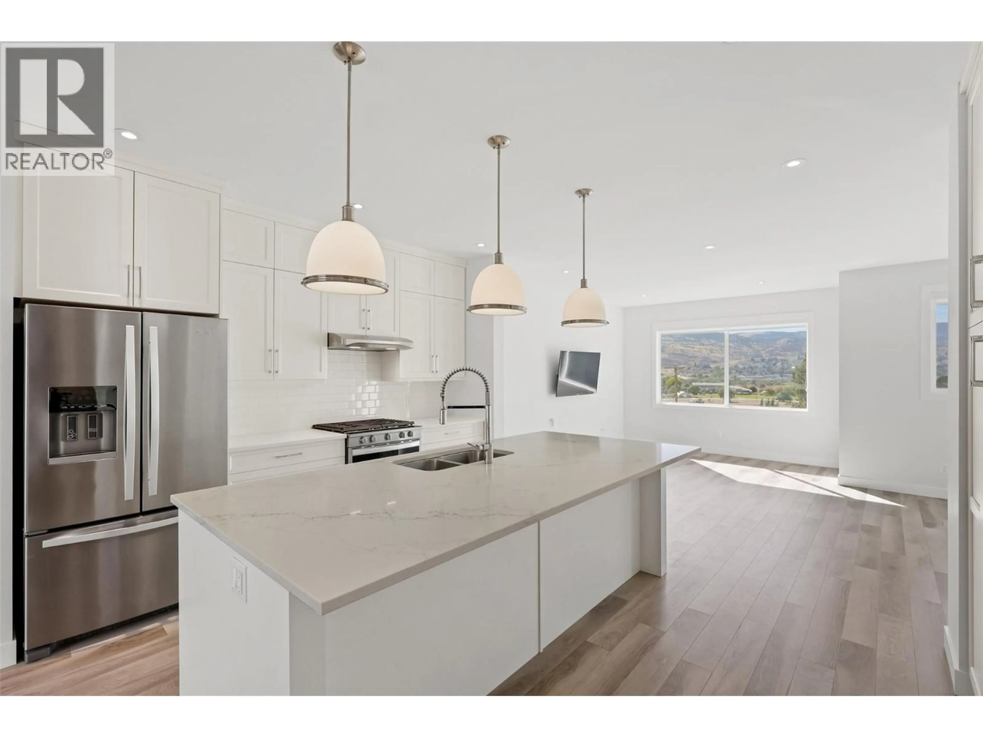 Open concept kitchen, unknown for 124 RIVER GATE DRIVE, Kamloops British Columbia V2H0E4