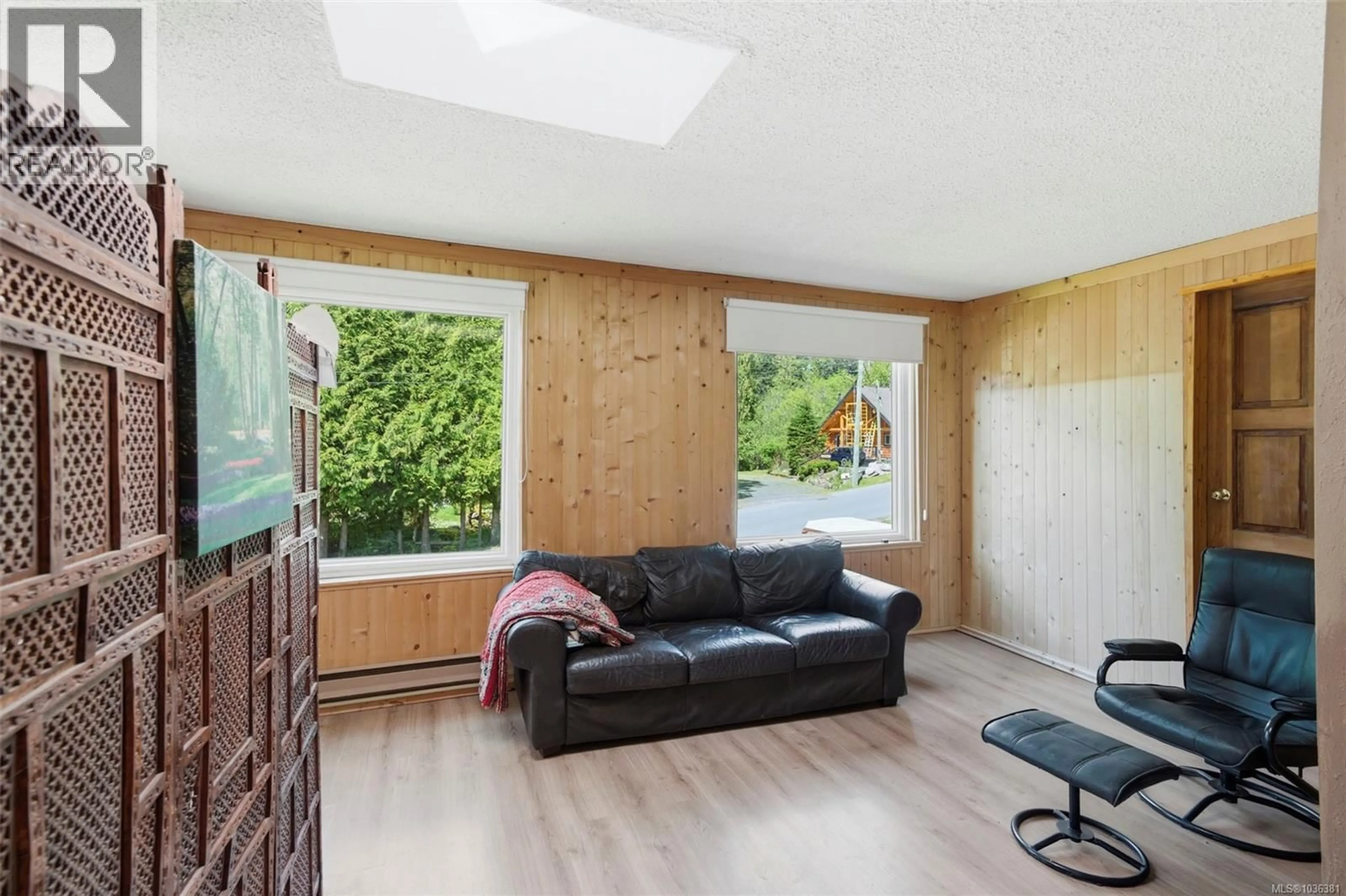 Living room with furniture, wood/laminate floor for 5281 MARY STREET, Port Alberni British Columbia V9Y7H5
