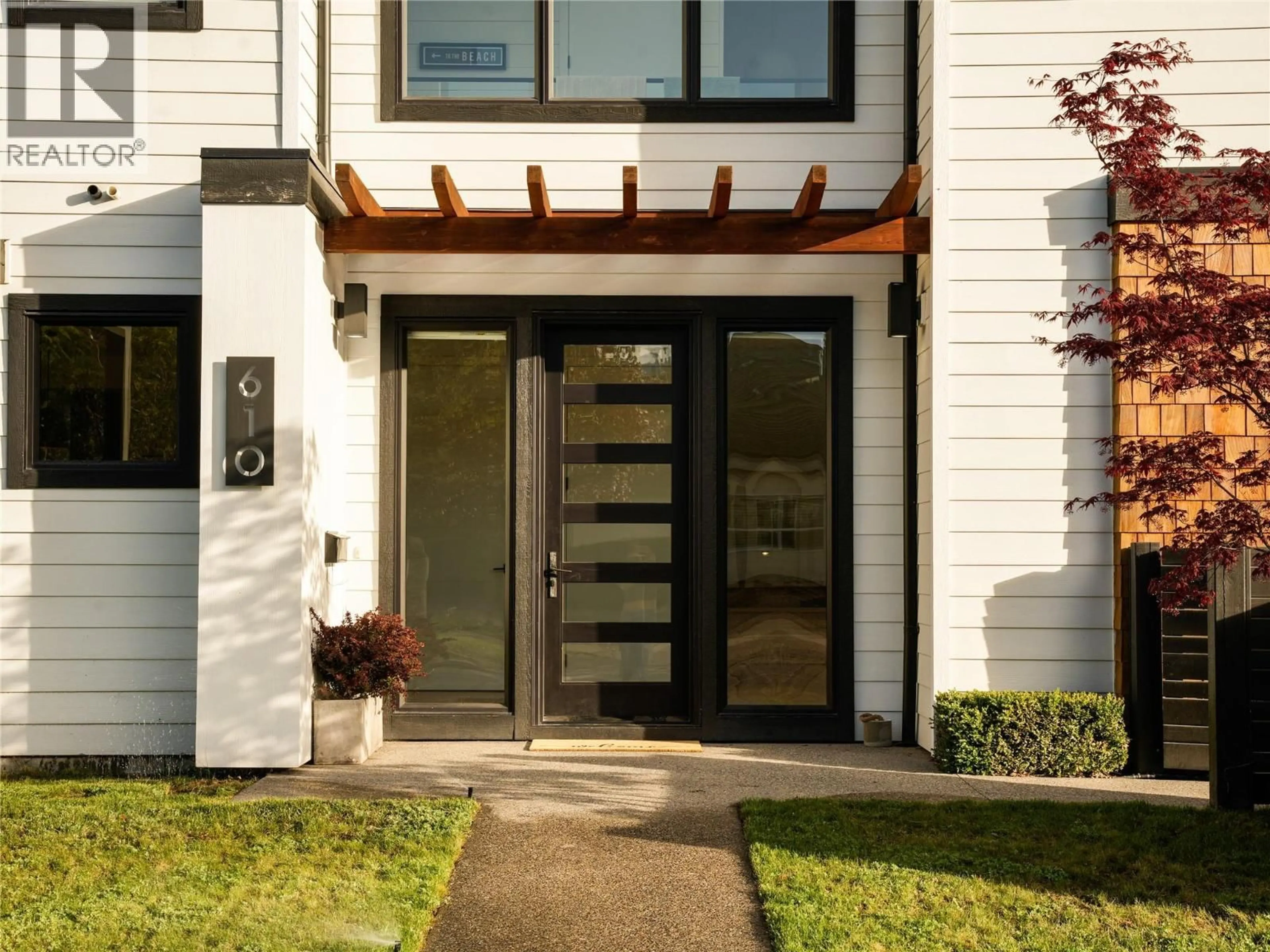Indoor entryway for 610 BARRERA ROAD, Kelowna British Columbia V1W3K2