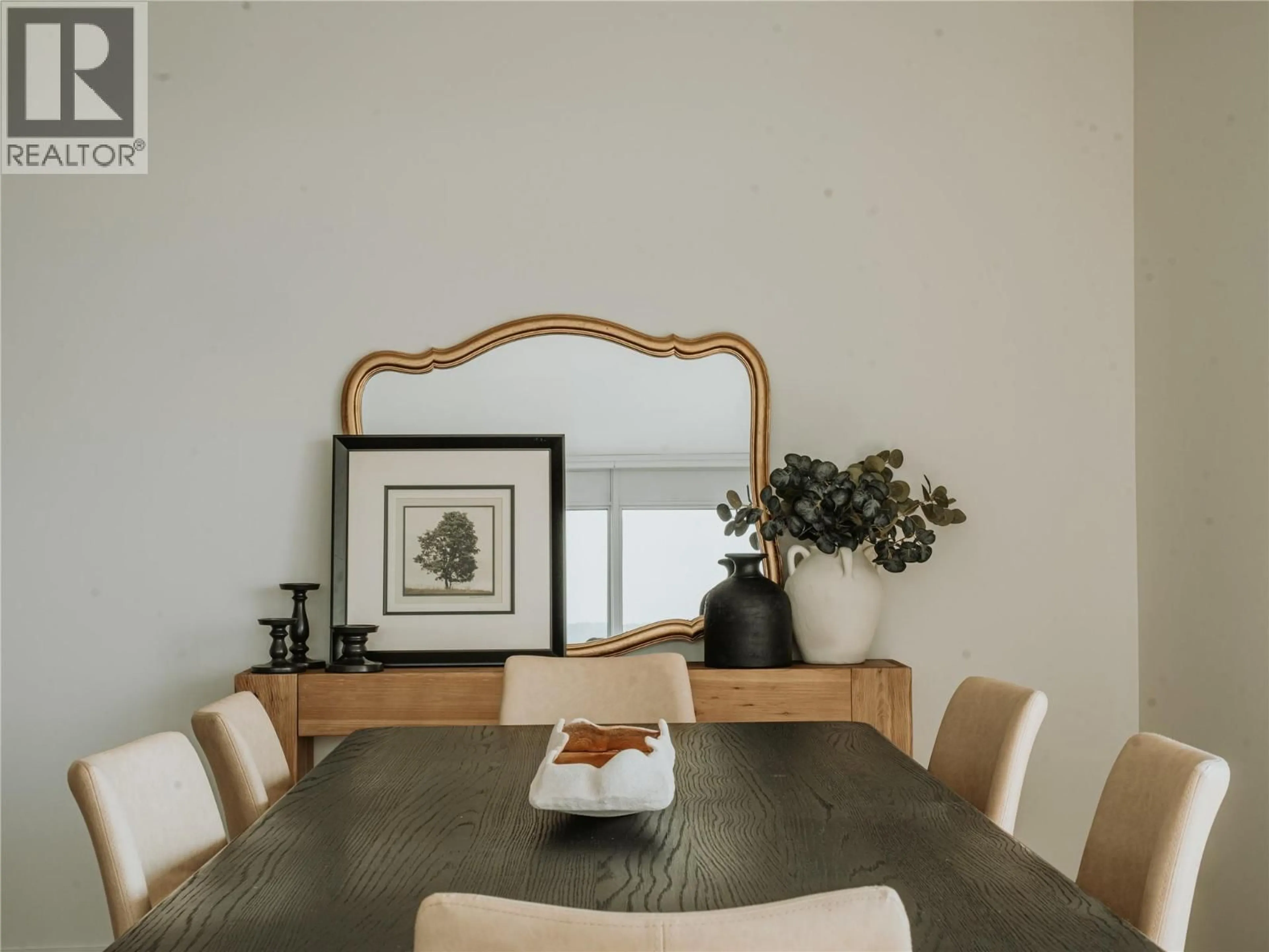 Dining room, wood/laminate floor for 1507 - 238 LEON AVENUE, Kelowna British Columbia V1Y6H9