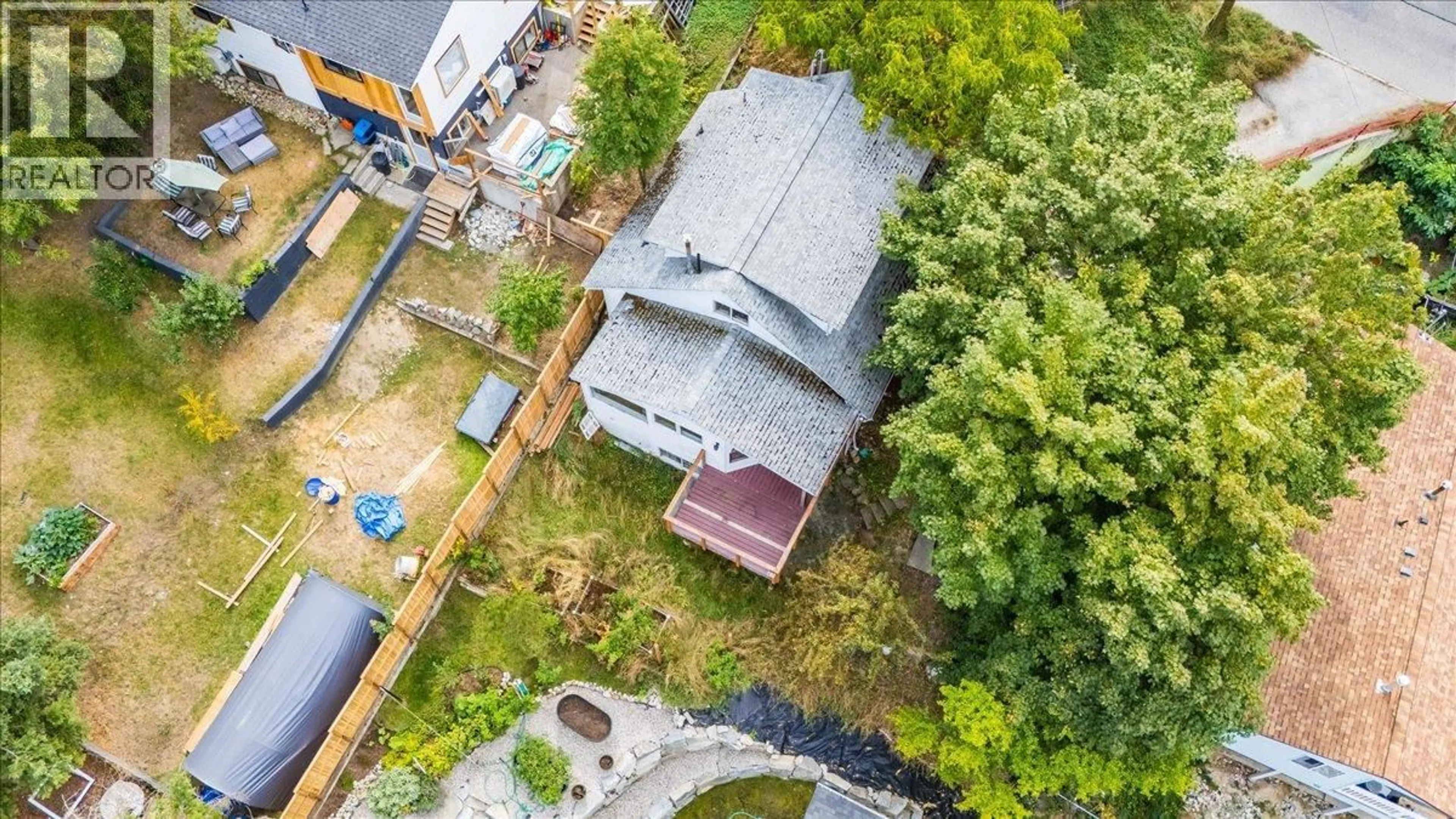 A pic from outside/outdoor area/front of a property/back of a property/a pic from drone, unknown for 1007 GORDON STREET, Nelson British Columbia V1L0A1